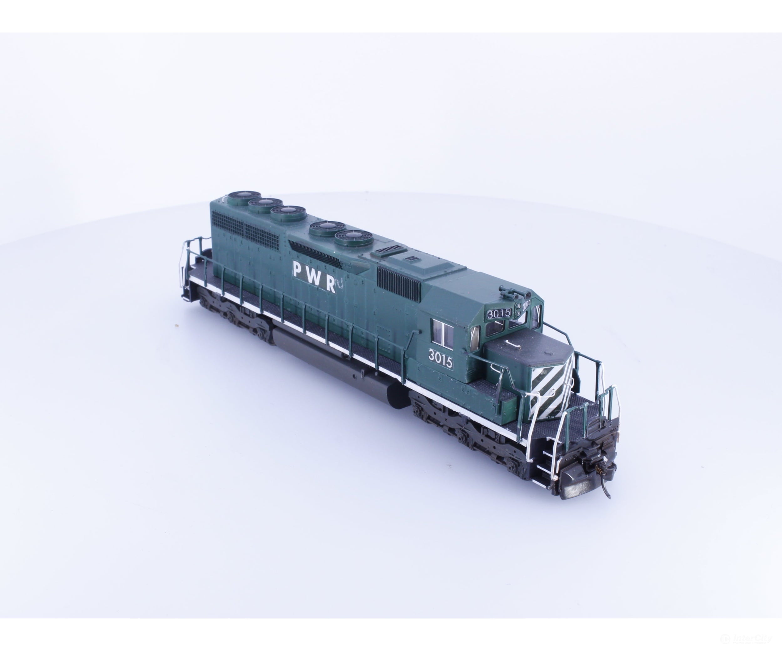Kato 37-01A HO EMD SD-40 Diesel Locomotive Custom Painted Port Washington Railway (PWR) 3015 DCC - Freight Cars
