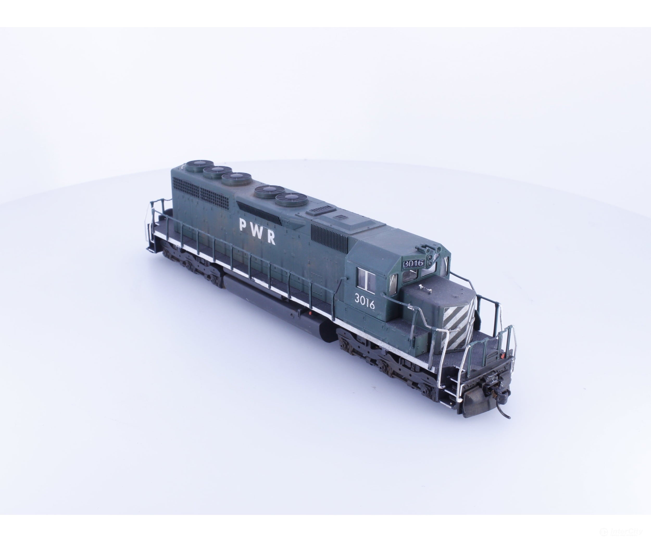 Kato 37-01A HO EMD SD-40 Diesel Locomotive Custom Painted Port Washington Railway (PWR) 3016 DCC - Locomotives