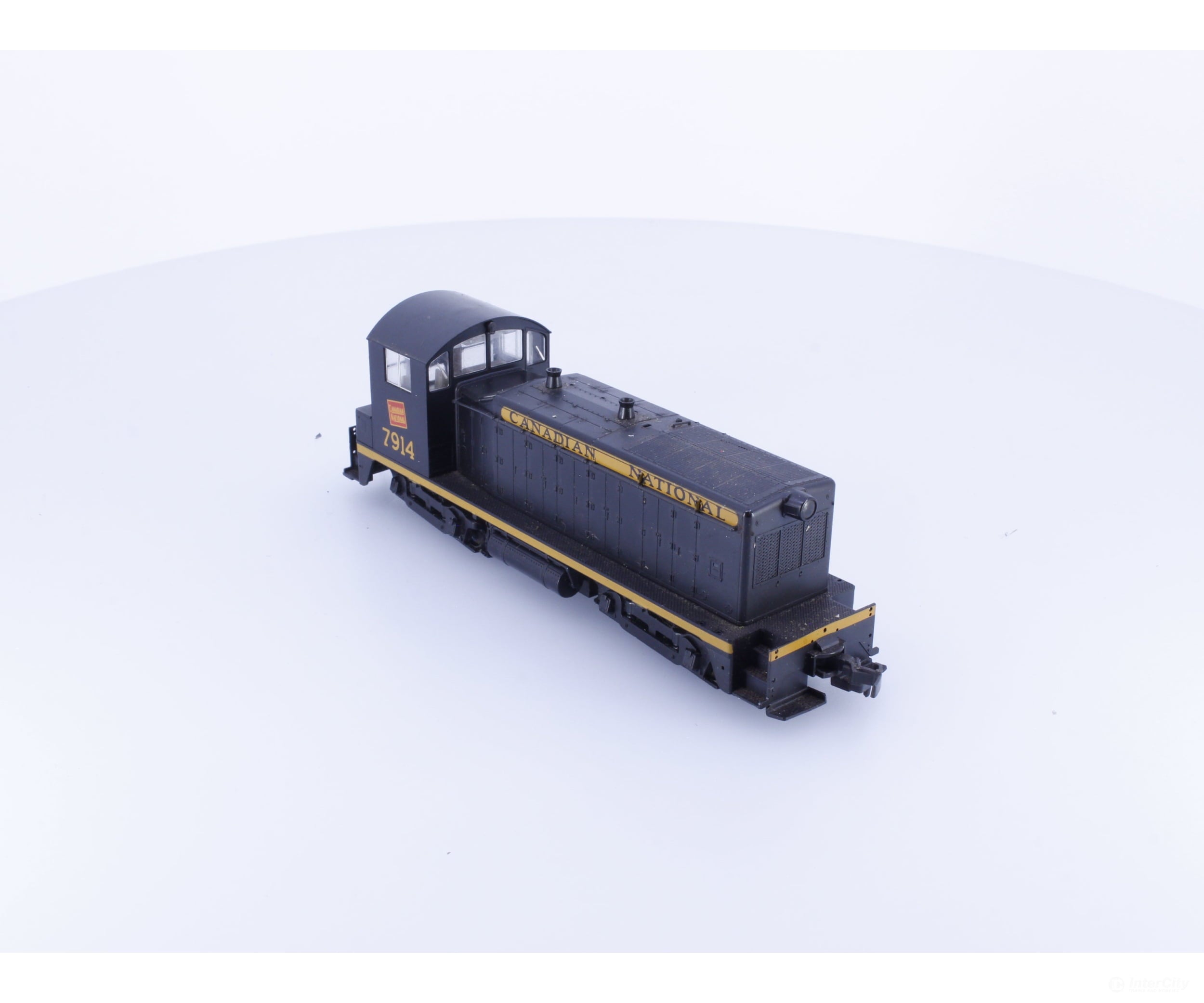 Kato 37-104 HO EMD NW2 Phase 1 Diesel Locomotive Canadian National (CN) 7914 Analog DC Locomotives