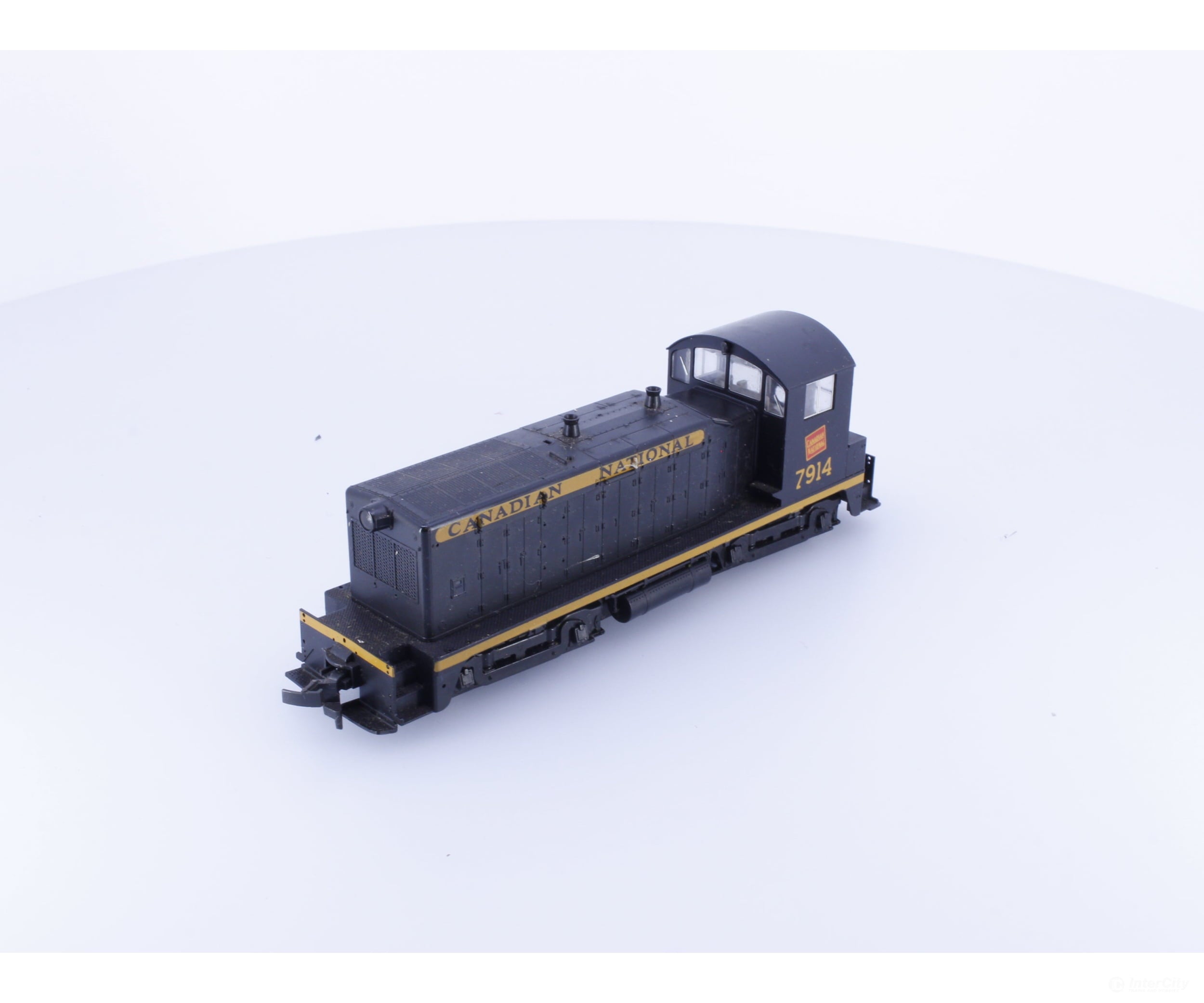 Kato 37-104 HO EMD NW2 Phase 1 Diesel Locomotive Canadian National (CN) 7914 Analog DC Locomotives