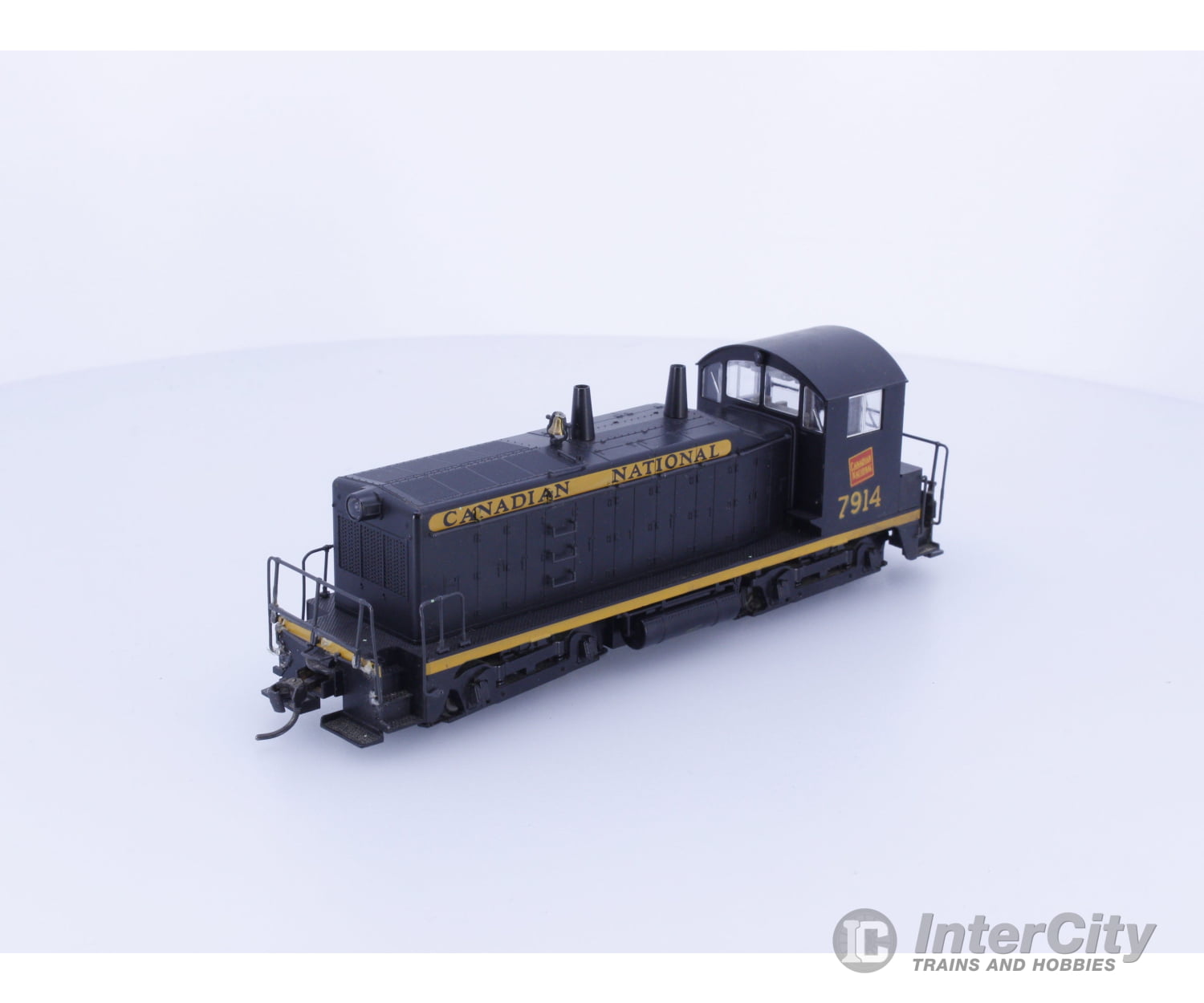 Kato 37-113 HO EMD NW2 Phase 2 Canadian National (CN) 7914 Analog DC Locomotives
