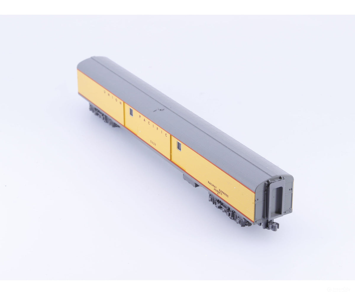 Kato 5639 N Baggage Car Union Pacific (UP) 5639 - Passenger Cars