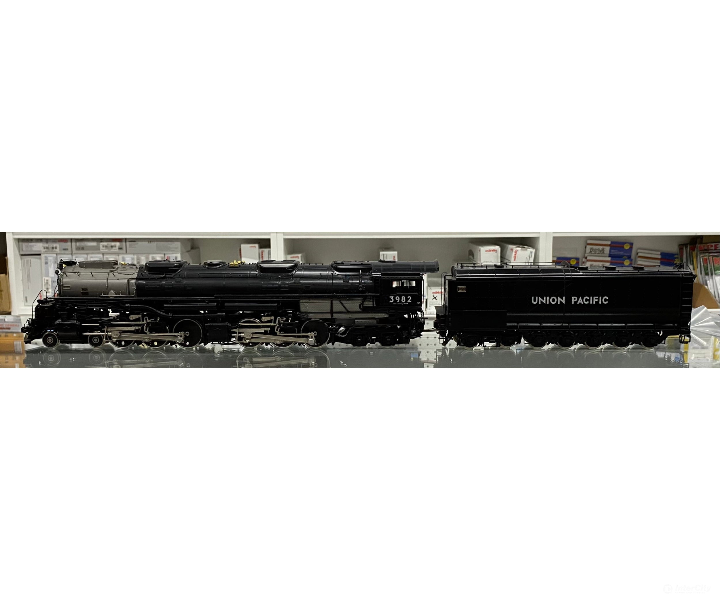 Key Imports O Scale Brass 4-6-6-4 Union Pacific Challenger 4-6-6-4 Late Oil Version Black & Graphite #3982 Locomotives