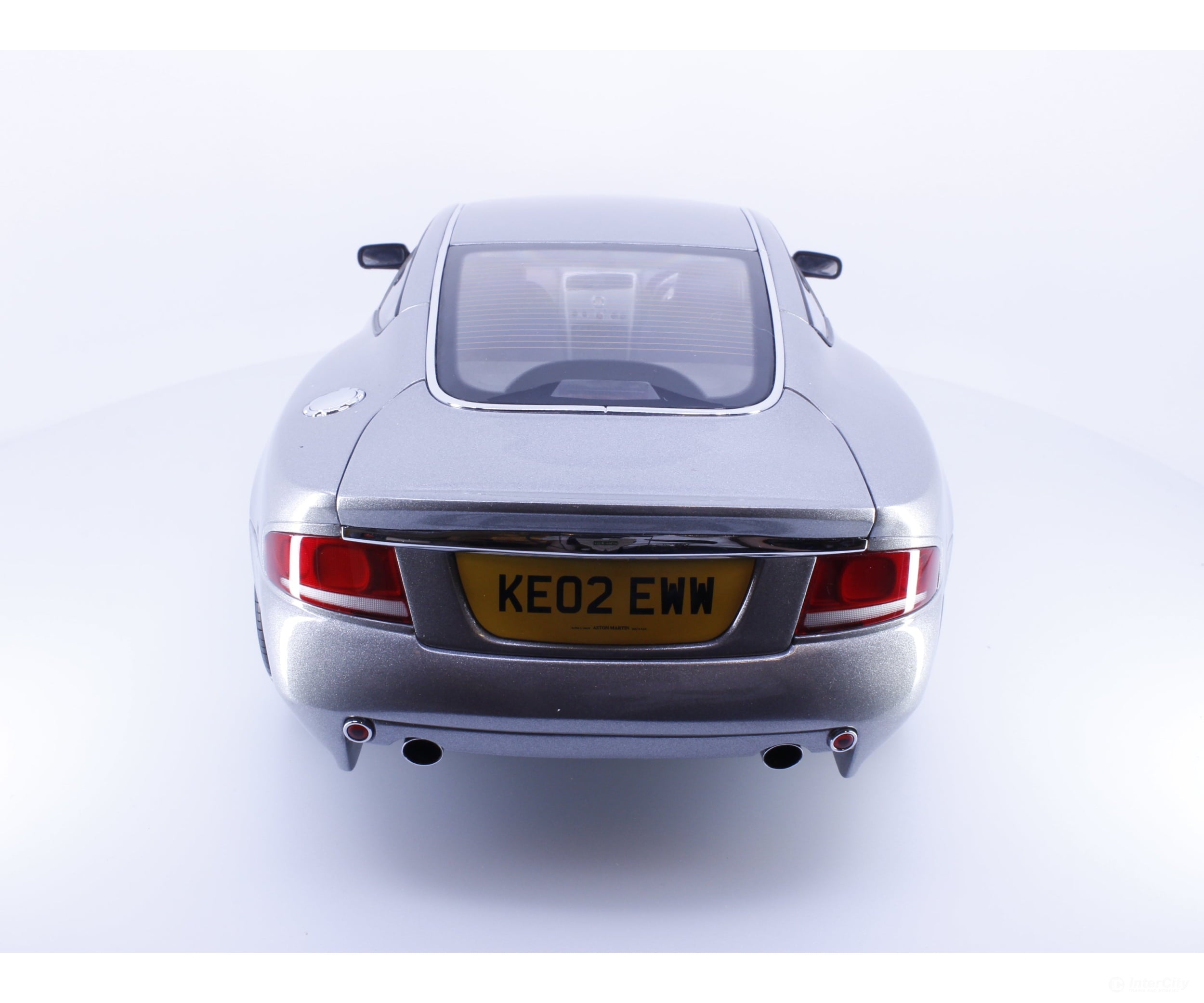 Kyosho 08603S 1/12 Scale Die Cast Aston Martin V12 Vanquish 007 40th Anniversary - Cars & Trucks