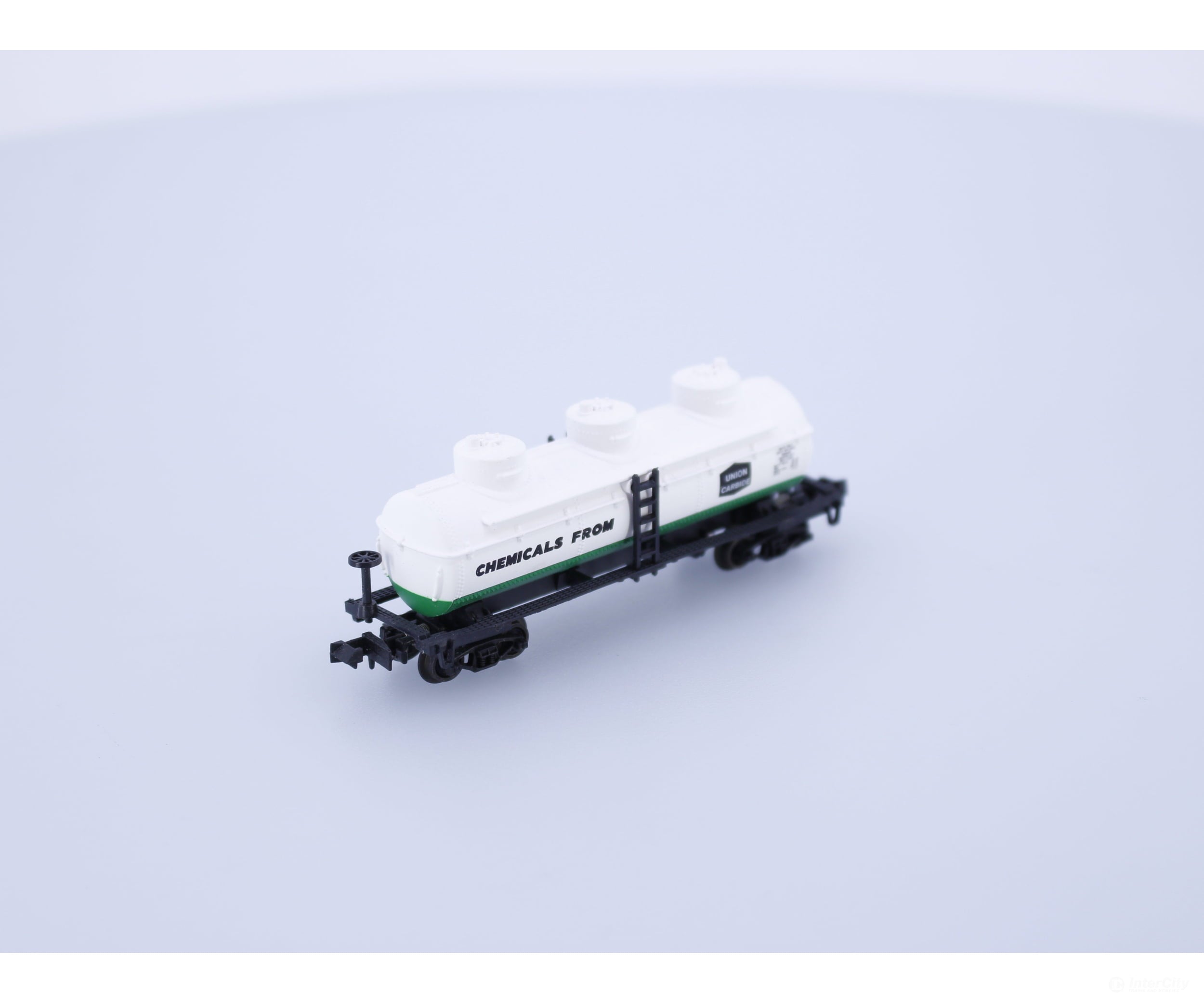 Life-Like 7765 N Tank Car Union Tank Car (UTLX) Freight Cars