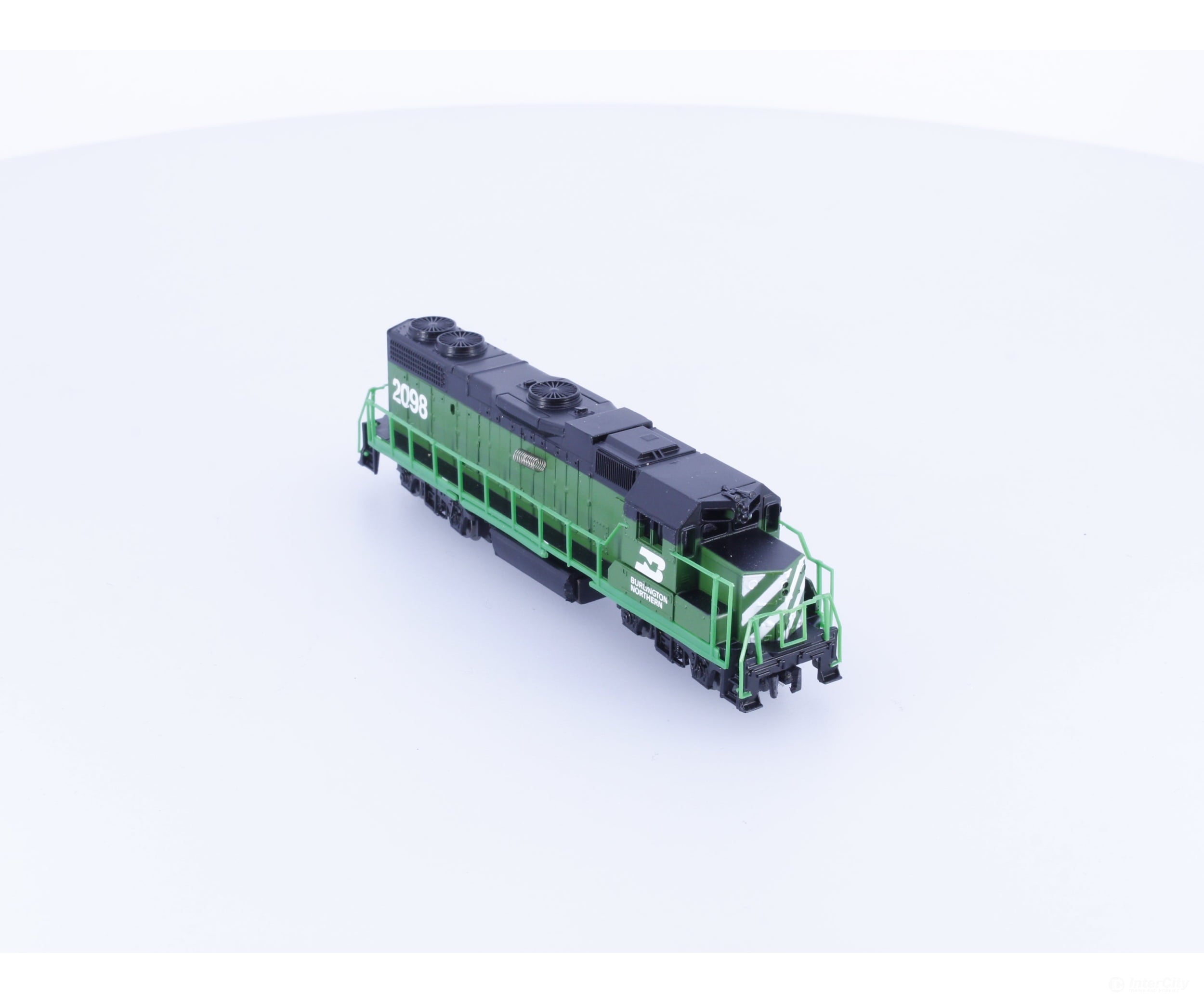 Life-Like 7841 N GP38 Diesel Locomotive Burlington Northern (BN) 2098 Analog DC Locomotives