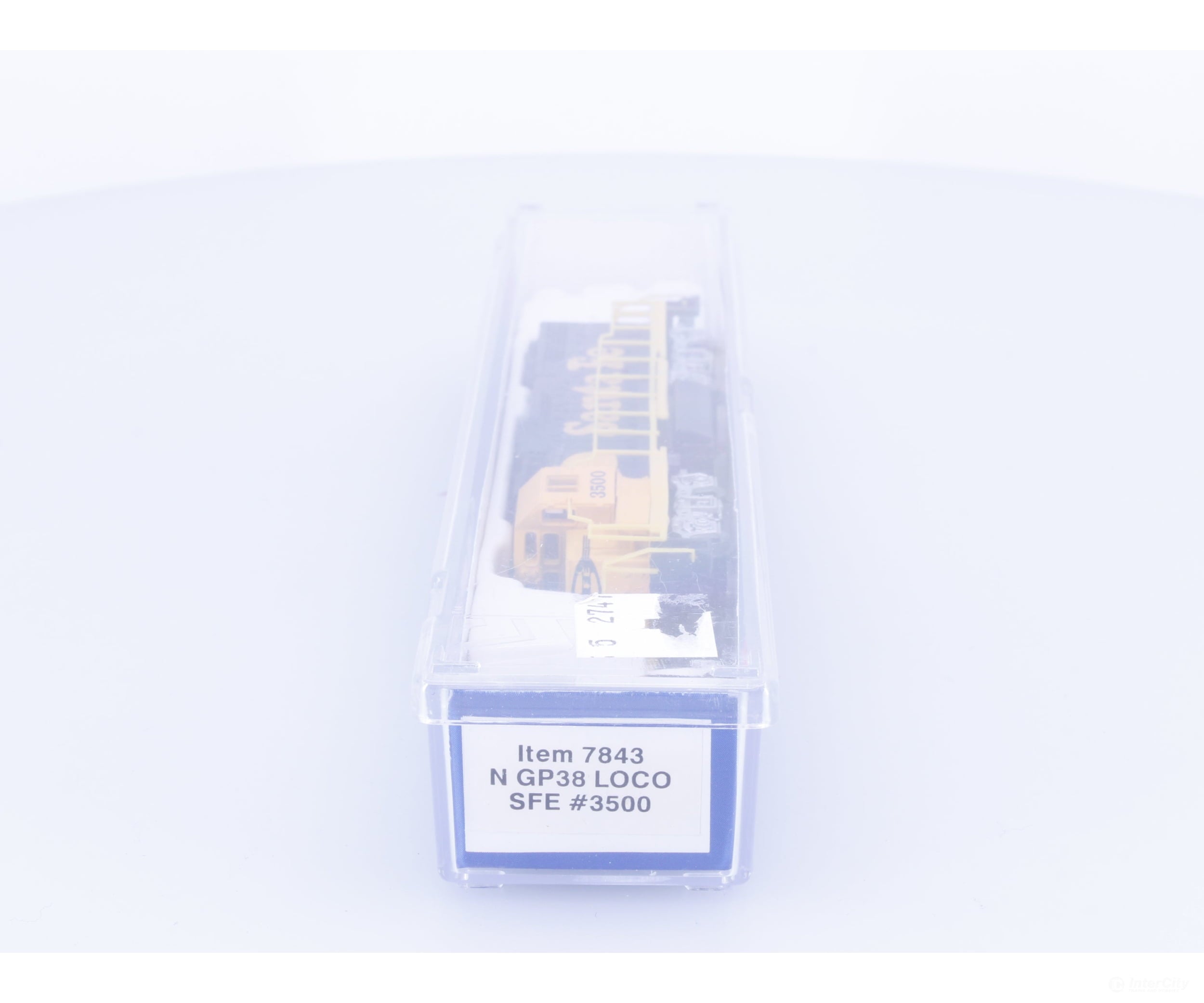 Life-Like 7843 N GP38 Diesel Locomotive Santa Fe (SF) 3500 Analog DC Locomotives