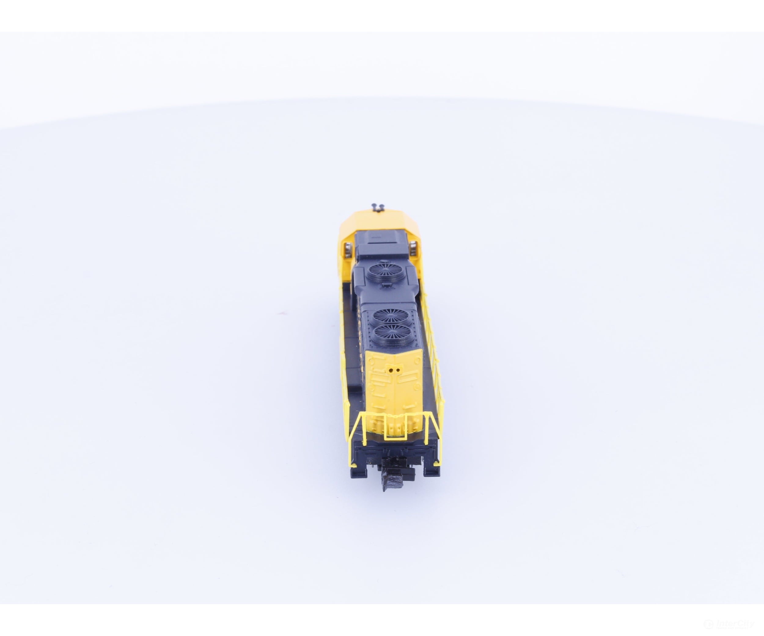 Life-Like 7843 N GP38 Diesel Locomotive Santa Fe (SF) 3500 Analog DC Locomotives