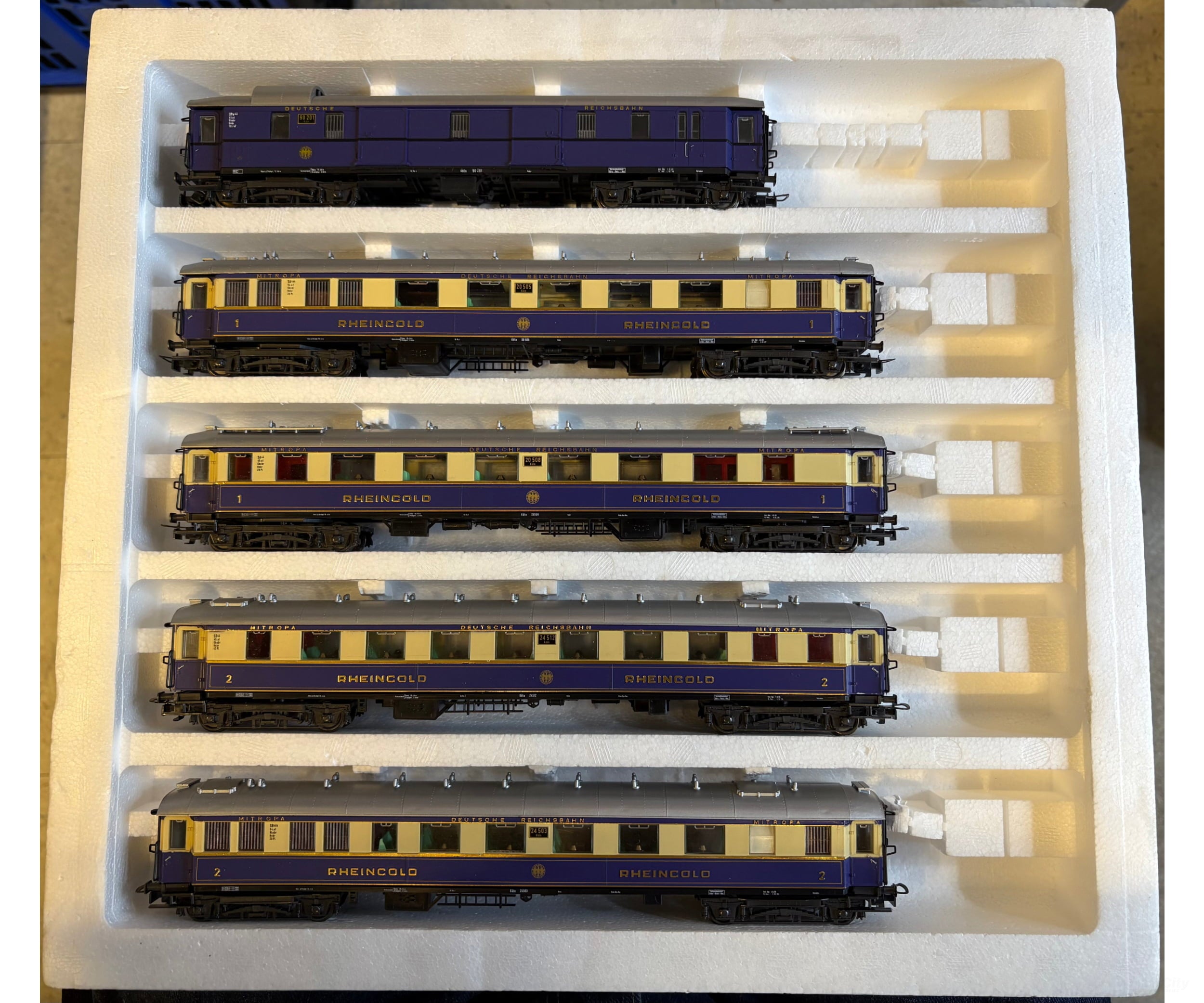 Liliput 820 HO DR 5 Piece Rheingold Passenger Set. - European Passenger Cars