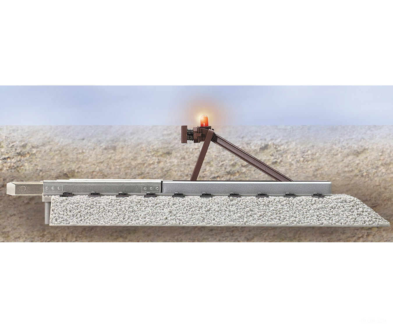 Lionel Trains O 612035 Fastrack(Tm) Track W/Roadbed - 3-Rail -- Lighted Bumper 5 12.7Cm Pkg(2) &