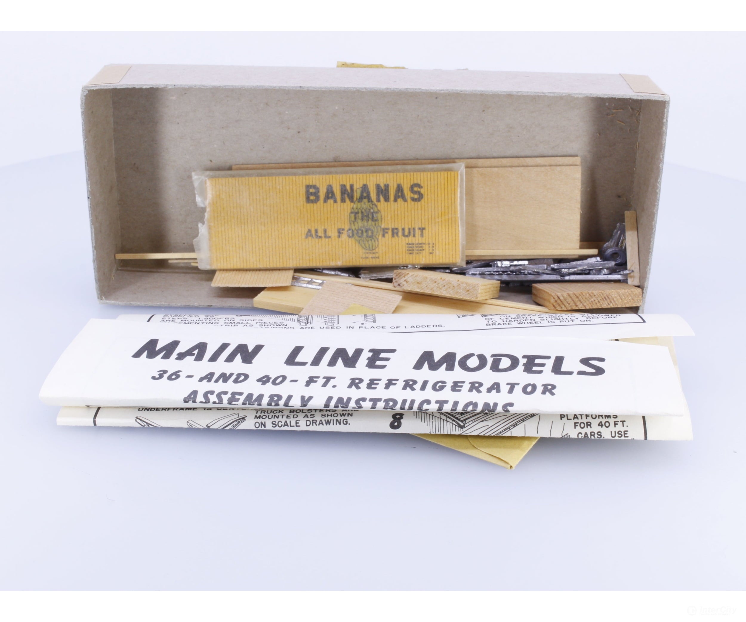 Main Line Models PR-2 HO 36’ Refrigerator Car Kit NRCC Bananas - Freight Cars