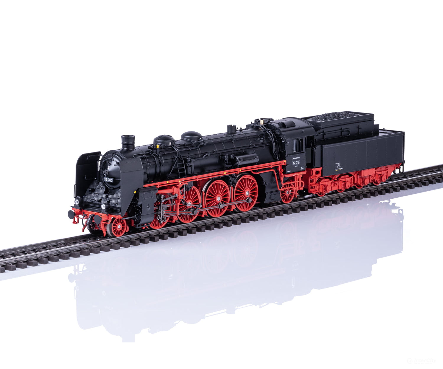 Marklin 38190 HO DR ’Saxon Pride’ Class 19.0 Steam Locomotive MFX+ Digital Sound European Locomotives