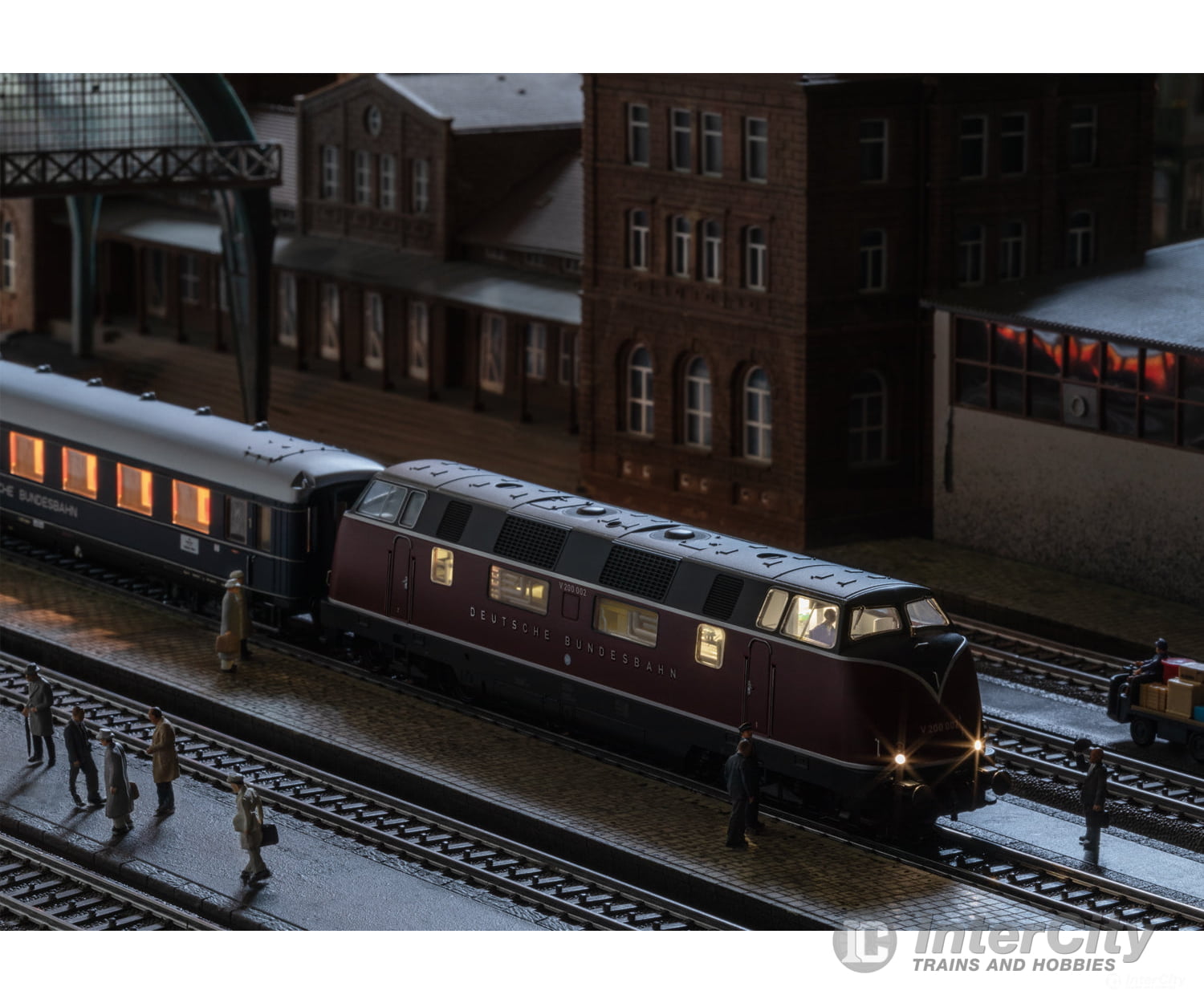 Trix 23233 Ho ’F 41 Senator’ Express Train Passenger Car Set (2024 Profi Club Model) European Cars