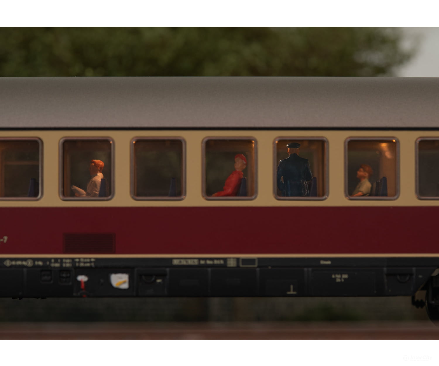 Marklin 43886 HO DB Type Apümh 121 Express Train Passenger Car MFX Digital European Passenger Cars