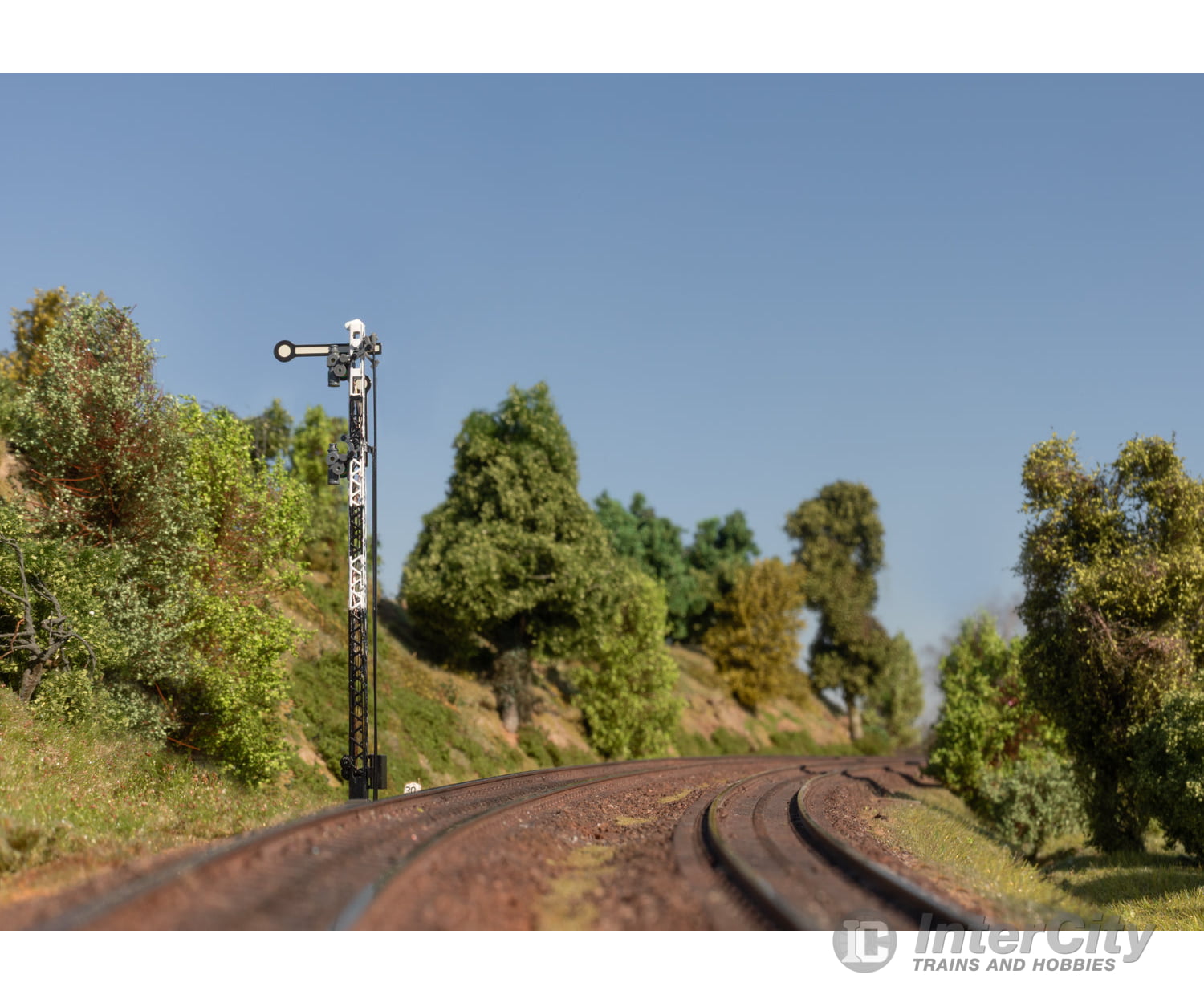 Marklin 70416 HO Home Signal with a Lattice Mast (Hp / Hp 1 / Hp 2) MFX Digital Signals & Catenary