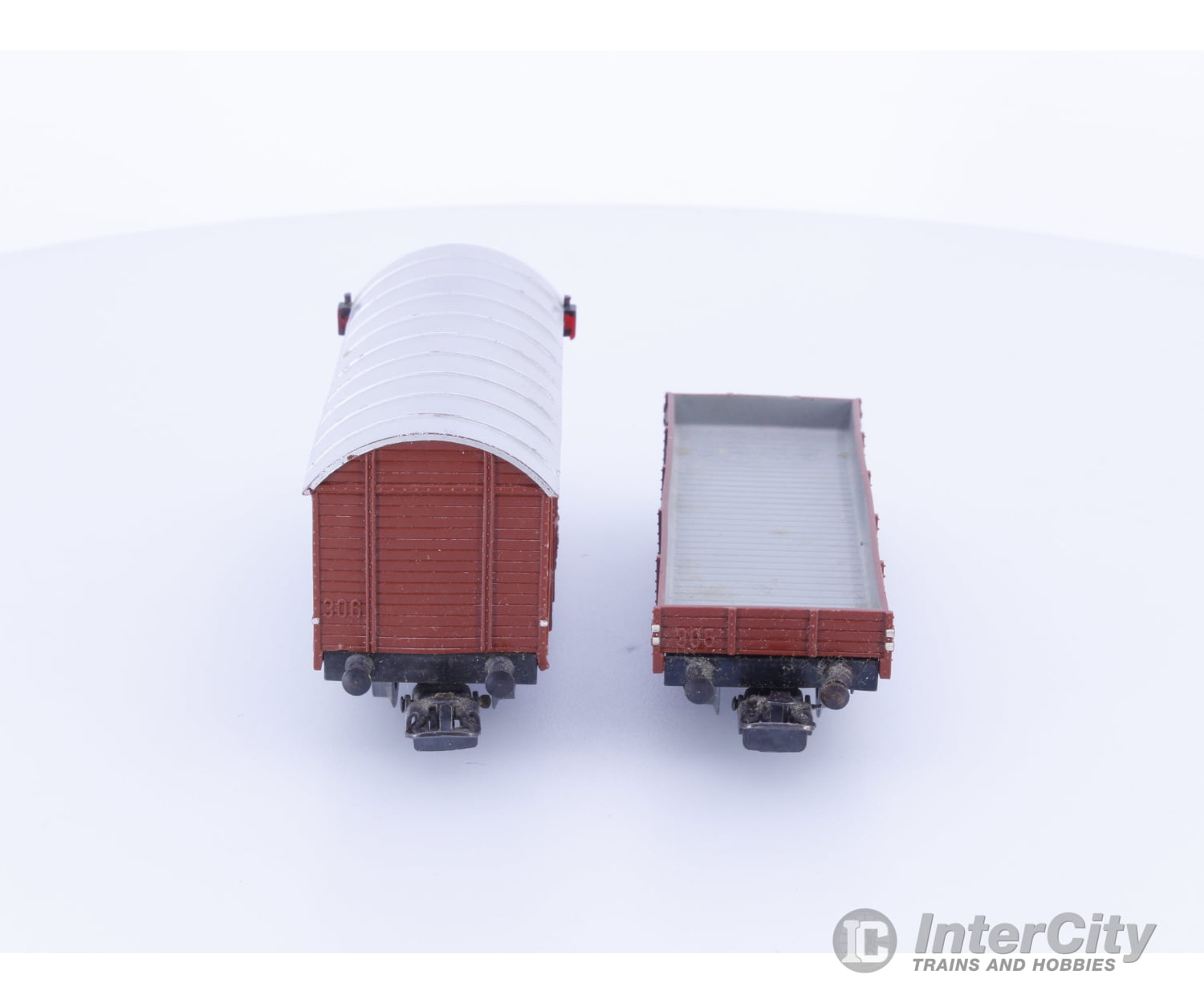 Marklin HO DB One Short Flat Car and One Short Box Car European Freight Cars