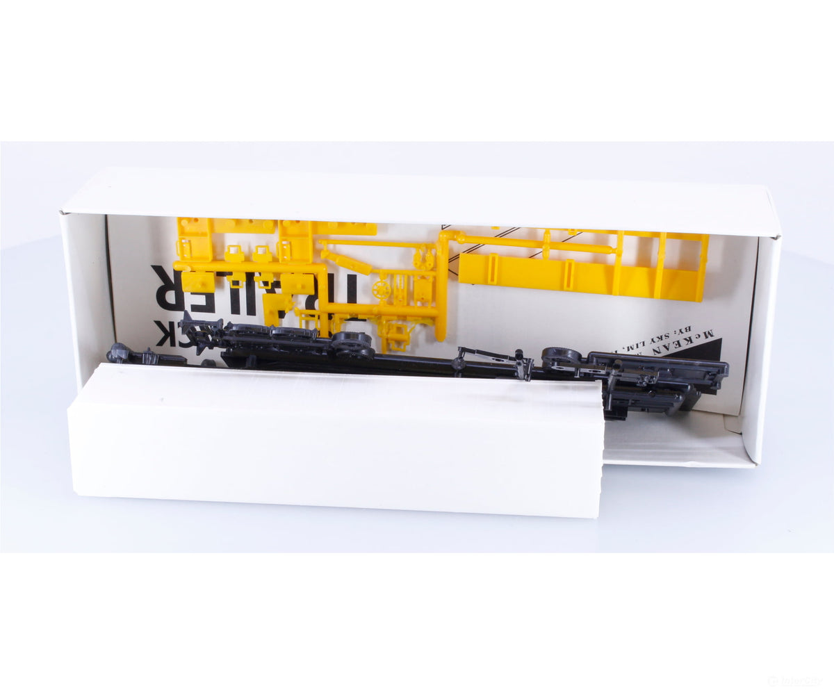 Mckean 650 HO Front Runner Trailer Car w/45’ Piggy Back Trailer Kit Undecorated - Freight Cars