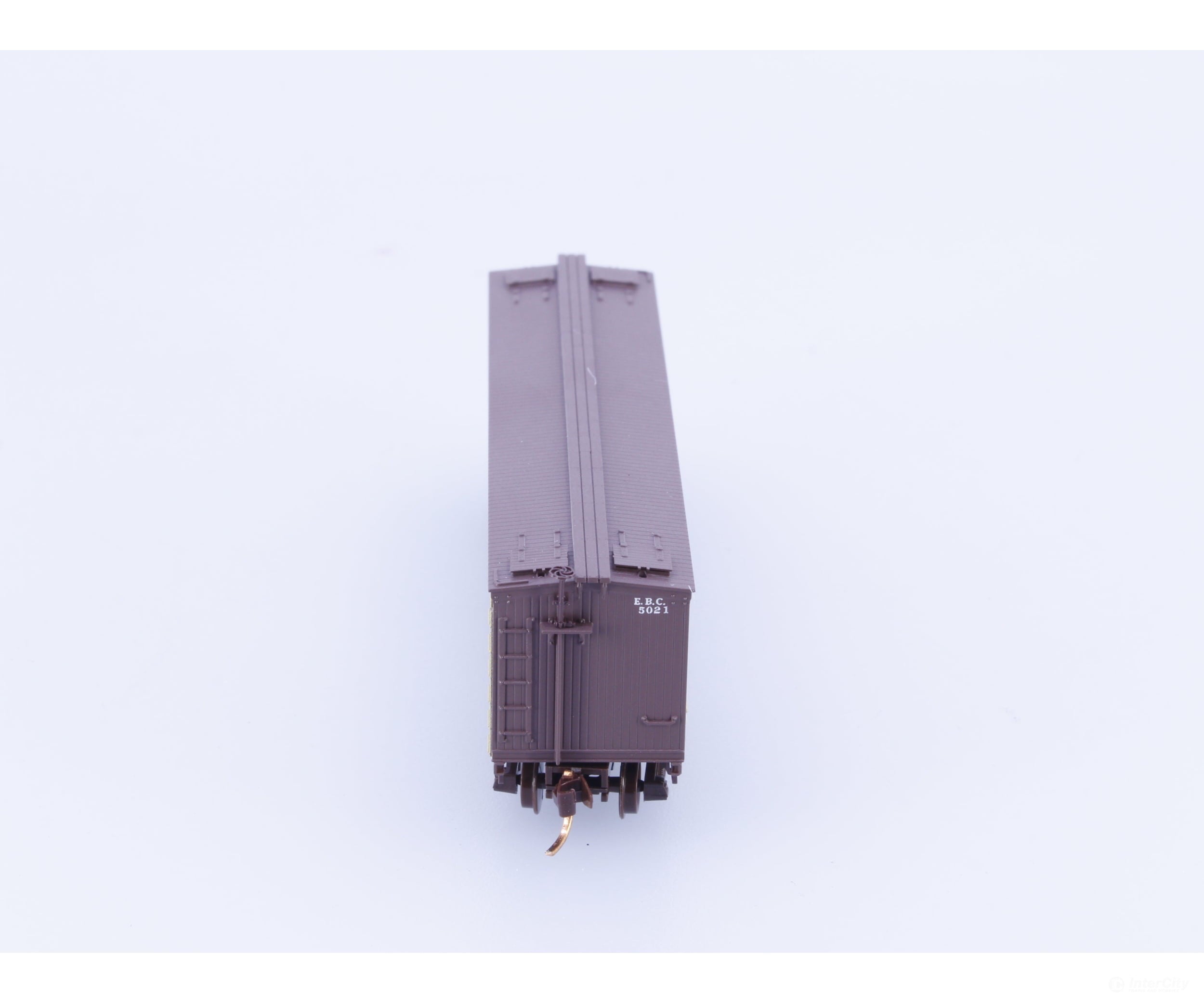 Micro Trains 04900240 N 40’ Double Sheathed Wood Reefer Elwood’s Root Beer (EBC) 5021 Freight Cars