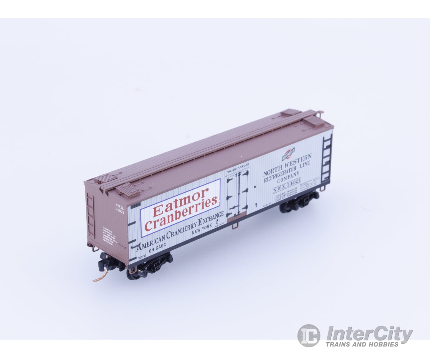 Micro Trains 04900820 N 40’ Double Sheathed Wood Reefer American Cranberry Exchange (NWX) 14021 Freight Cars