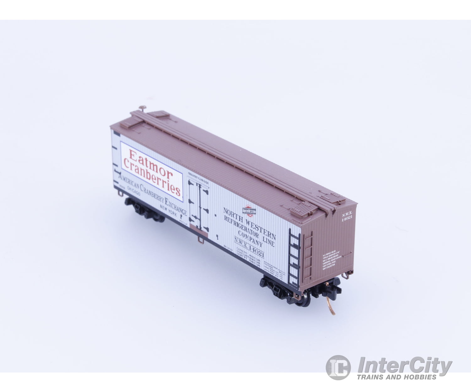 Micro Trains 04900820 N 40’ Double Sheathed Wood Reefer American Cranberry Exchange (NWX) 14021 Freight Cars