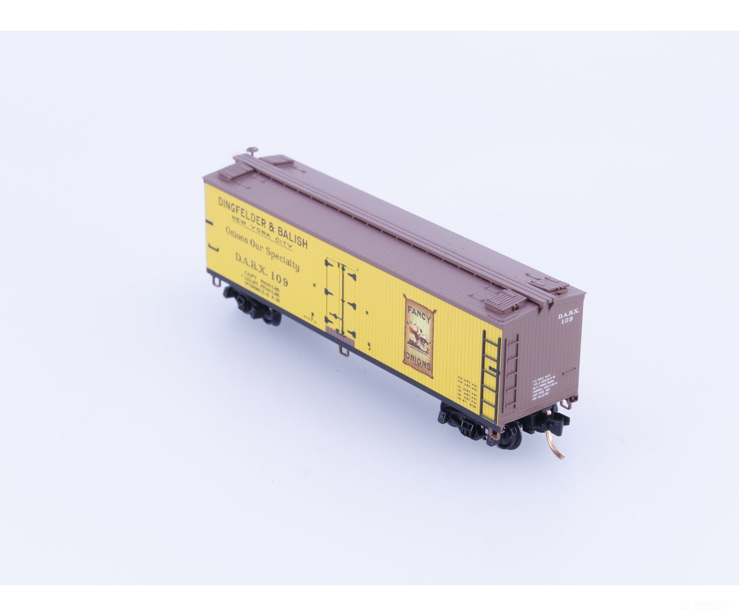 Micro Trains 04900850 N 40’ Double Sheathed Ice Reefer Dingfelder and Balish (DABX) 109 Freight Cars