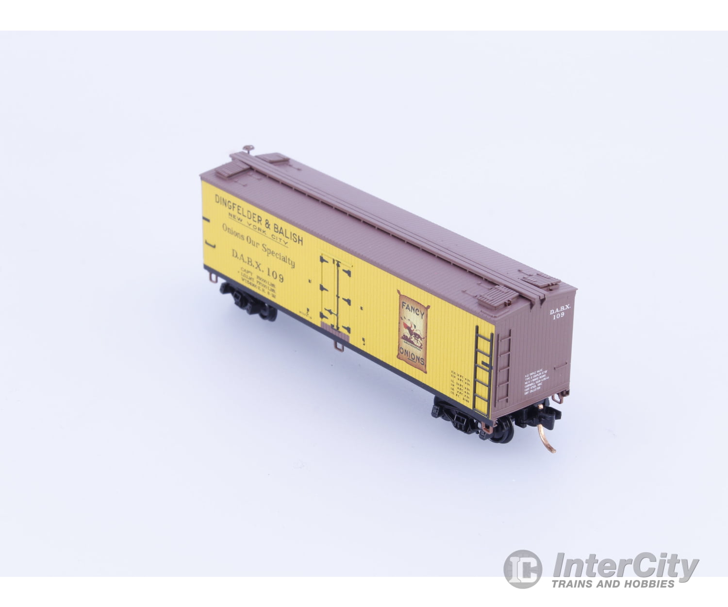 Micro Trains 04900850 N 40’ Double Sheathed Ice Reefer Dingfelder and Balish (DABX) 109 Freight Cars