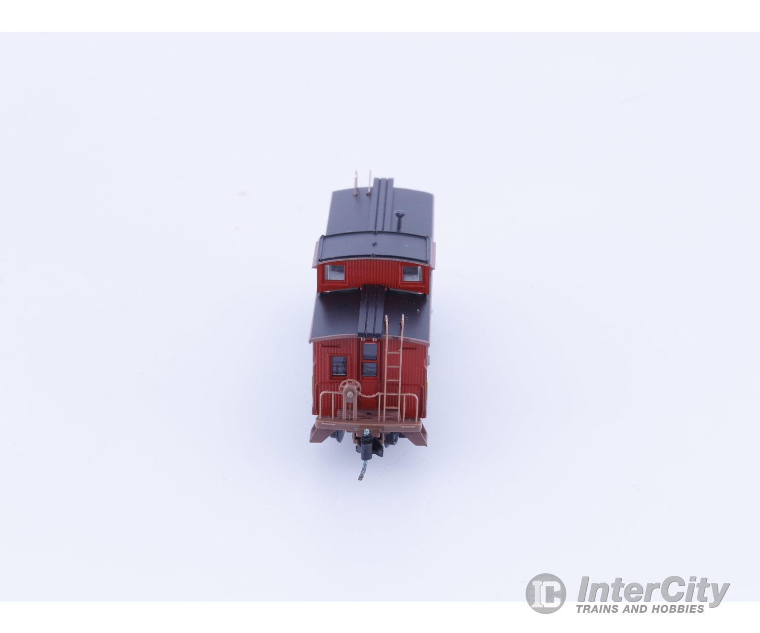 Micro Trains 05100011 N 34’ Wood Sheathed Caboose with Straight Sided Cupola Canadian Pacific (CP) 435076 Freight Cars