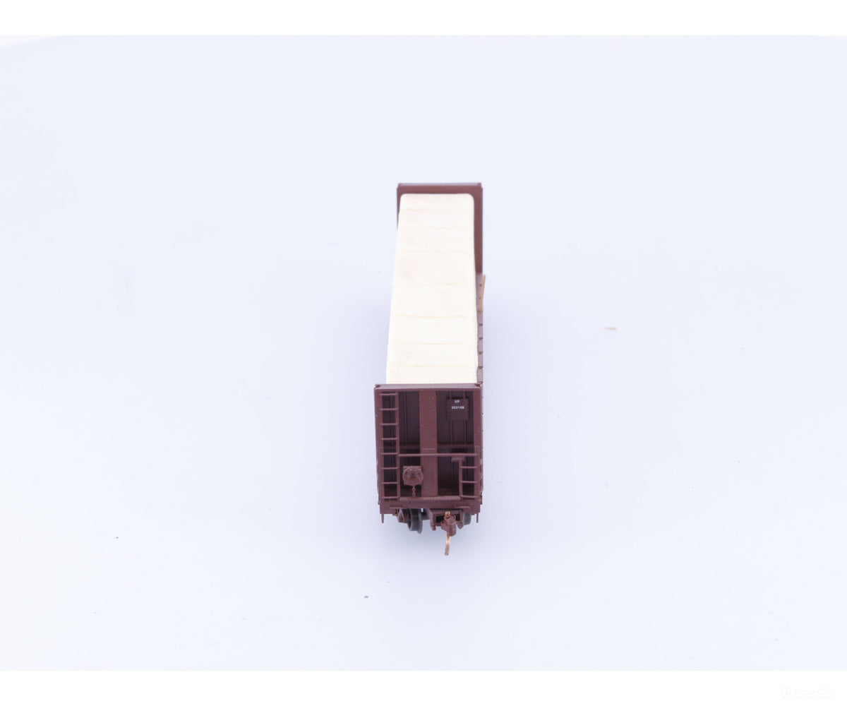 Micro Trains 054 00 151 N 61’ 8’’ Bulkhead Flat Car w/ Lumber Load Union Pacific (UP) 262148 - Freight Cars