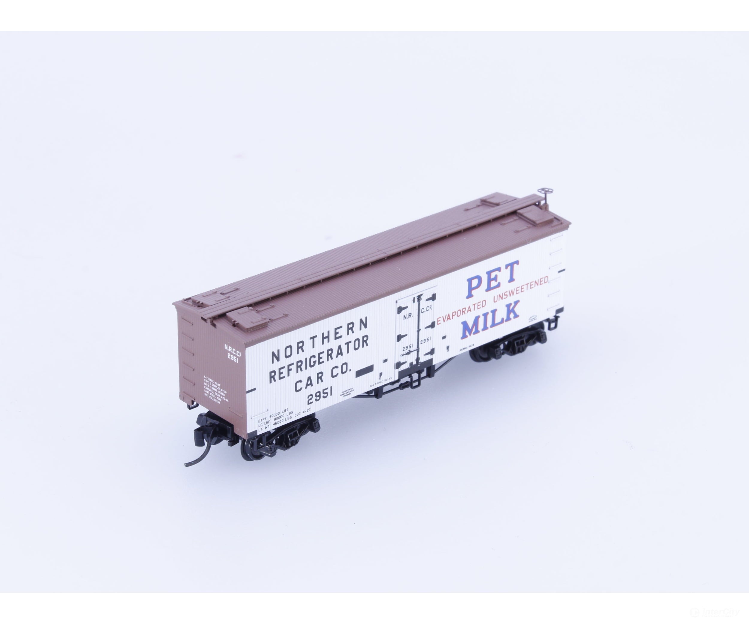 Micro Trains 05800005 N 36’ Wood Sheathed Ice Reefer with Truss Rods Northern Refrigerator (NRC) 2951 Freight Cars