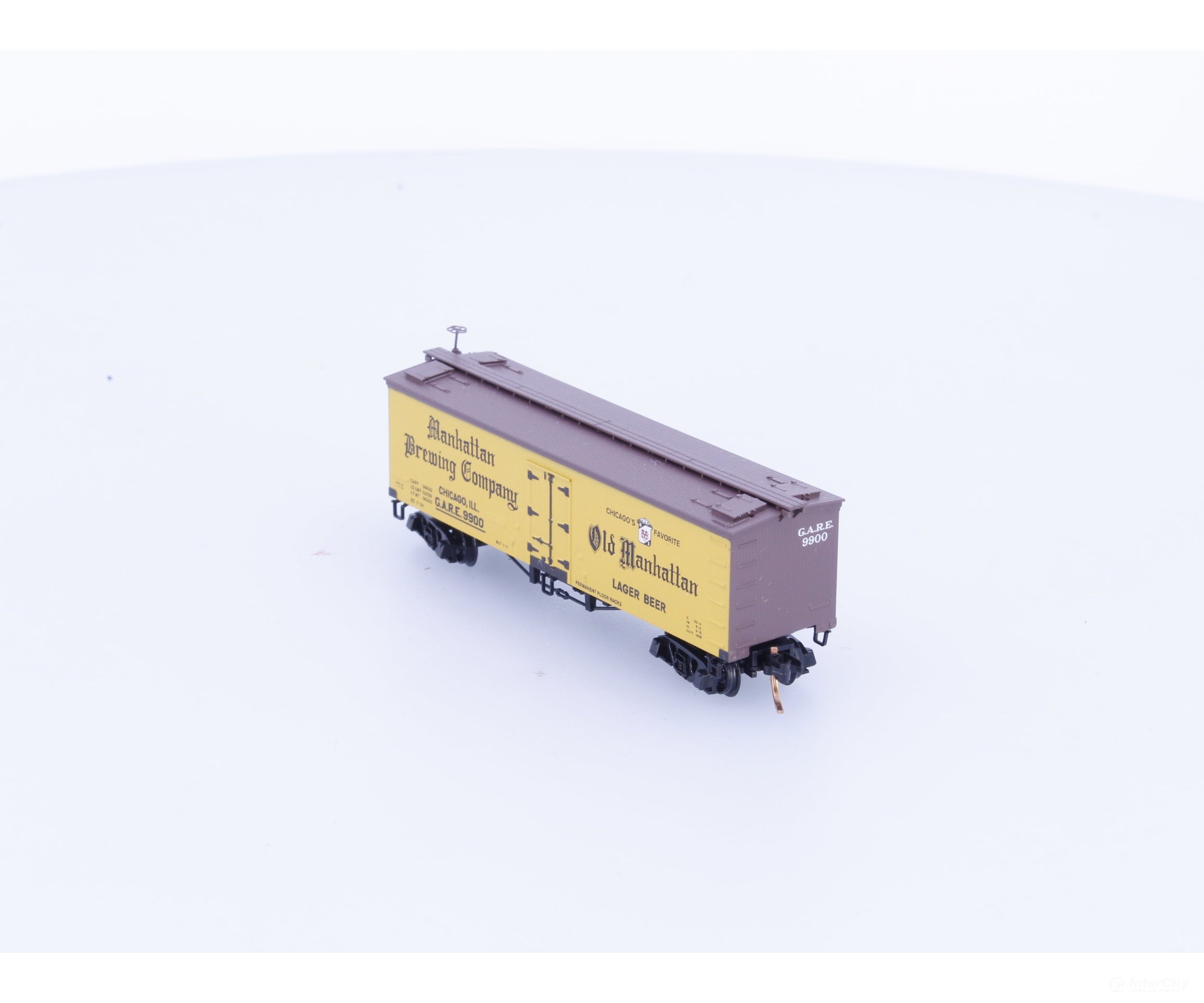 Micro Trains 05800190 N 36’ Wood Sheathed Ice Reefer Manhattan Brewing (GARE) 9900 - Freight Cars