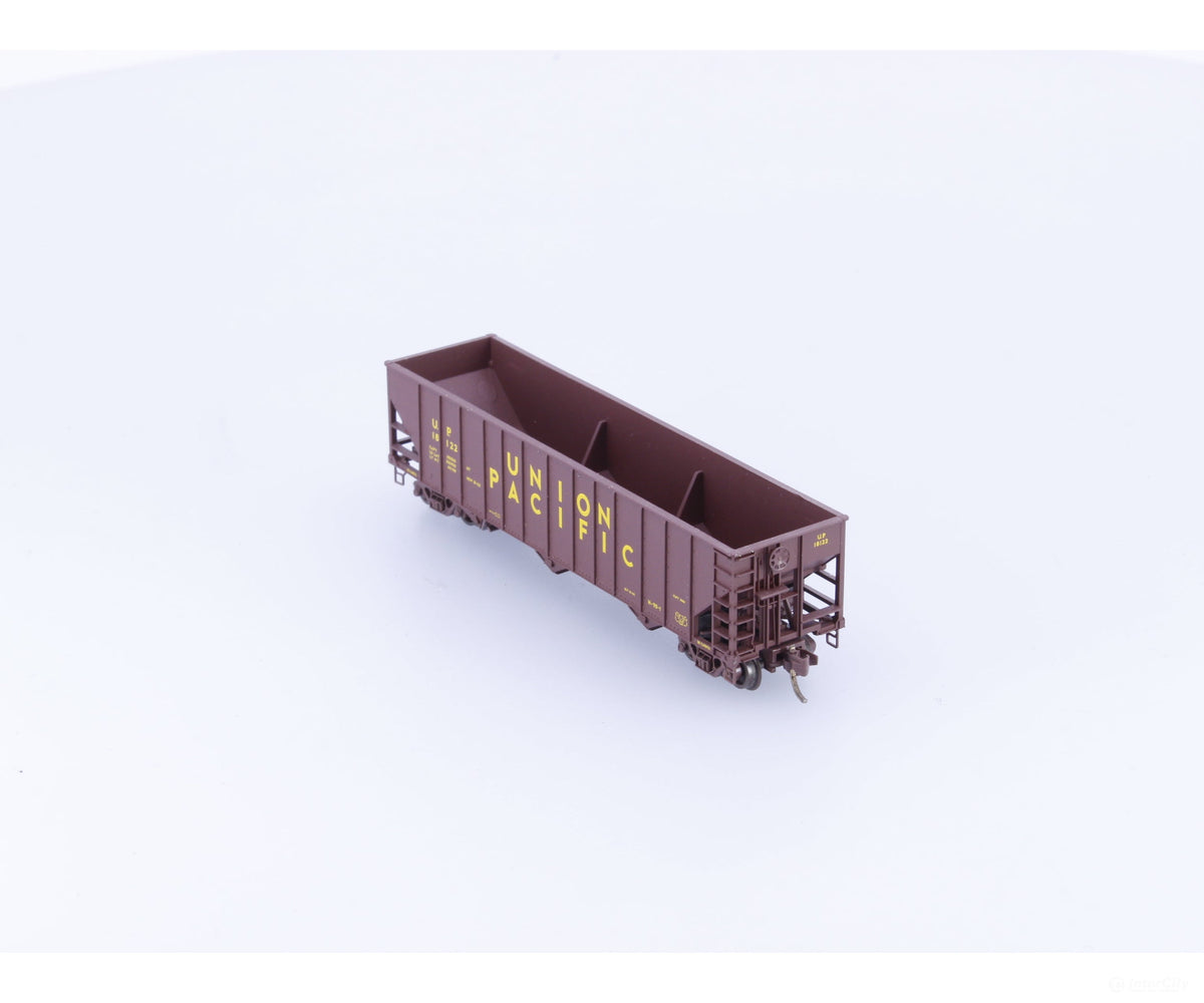 Micro Trains 108100 N 3 Bay 100 Ton Hopper Union Pacific (UP) 18122 - Freight Cars