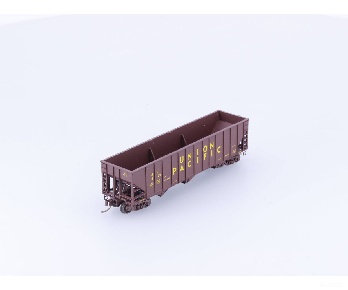 Micro Trains 108100 N 3 Bay Hopper 100 ton Rib Sides No Load Union Pacific (UP) 18122 (#1) - Freight Cars