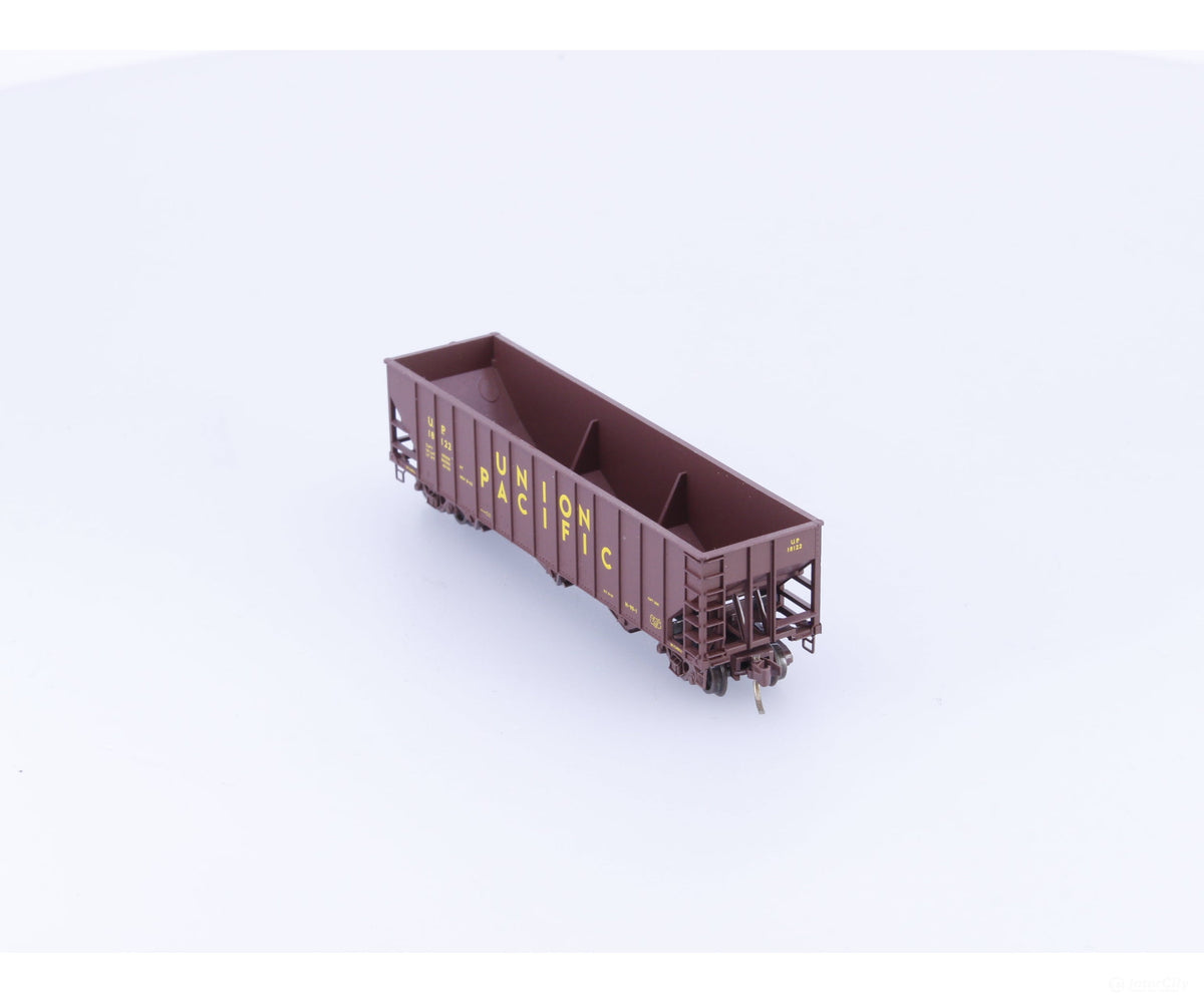 Micro Trains 108100 N 3 Bay Hopper 100 ton Rib Sides No Load Union Pacific (UP) 18122 (#3) - Freight Cars