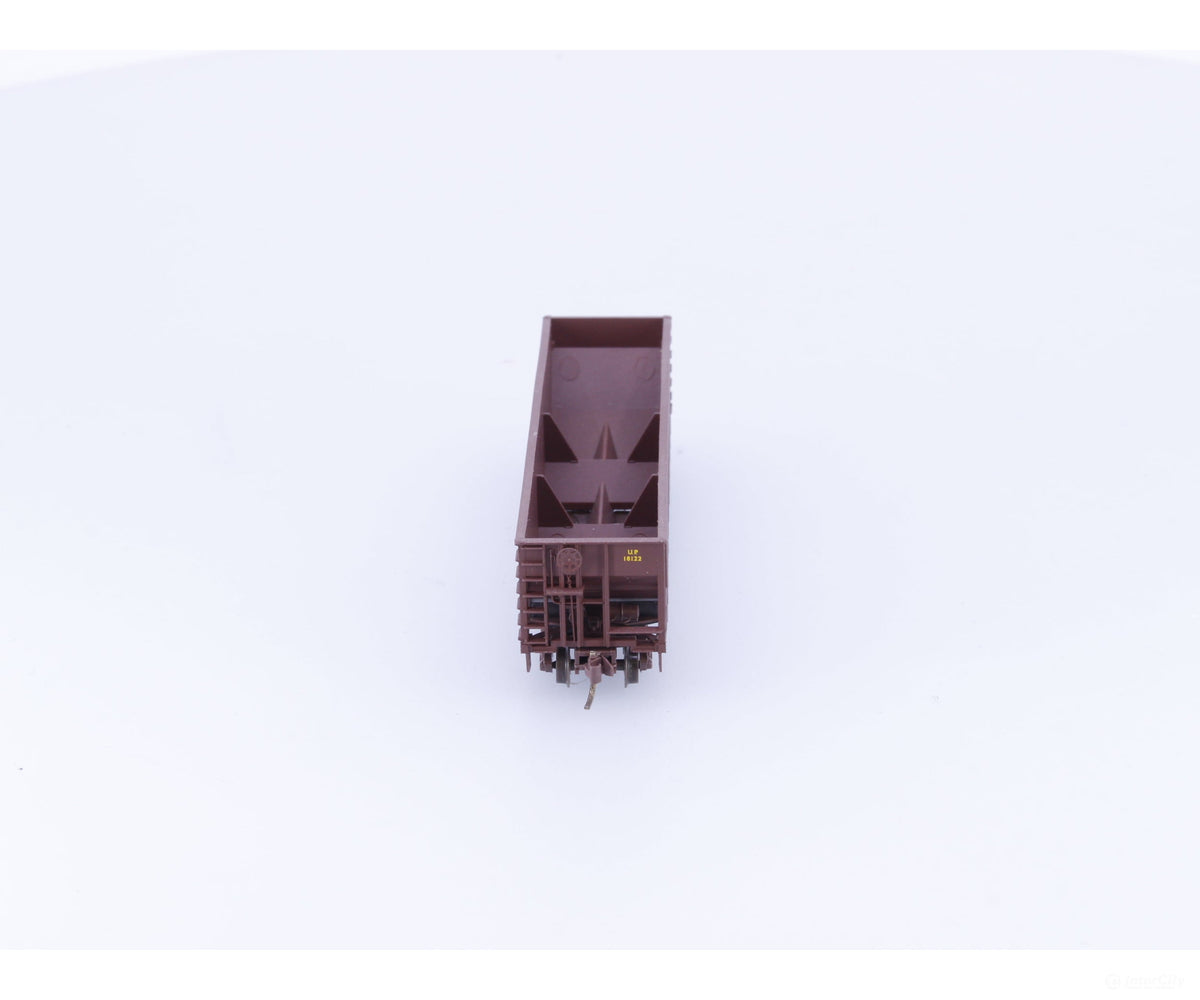 Micro Trains 108100 N 3 Bay Hopper 100 ton Rib Sides No Load Union Pacific (UP) 18122 - Freight Cars