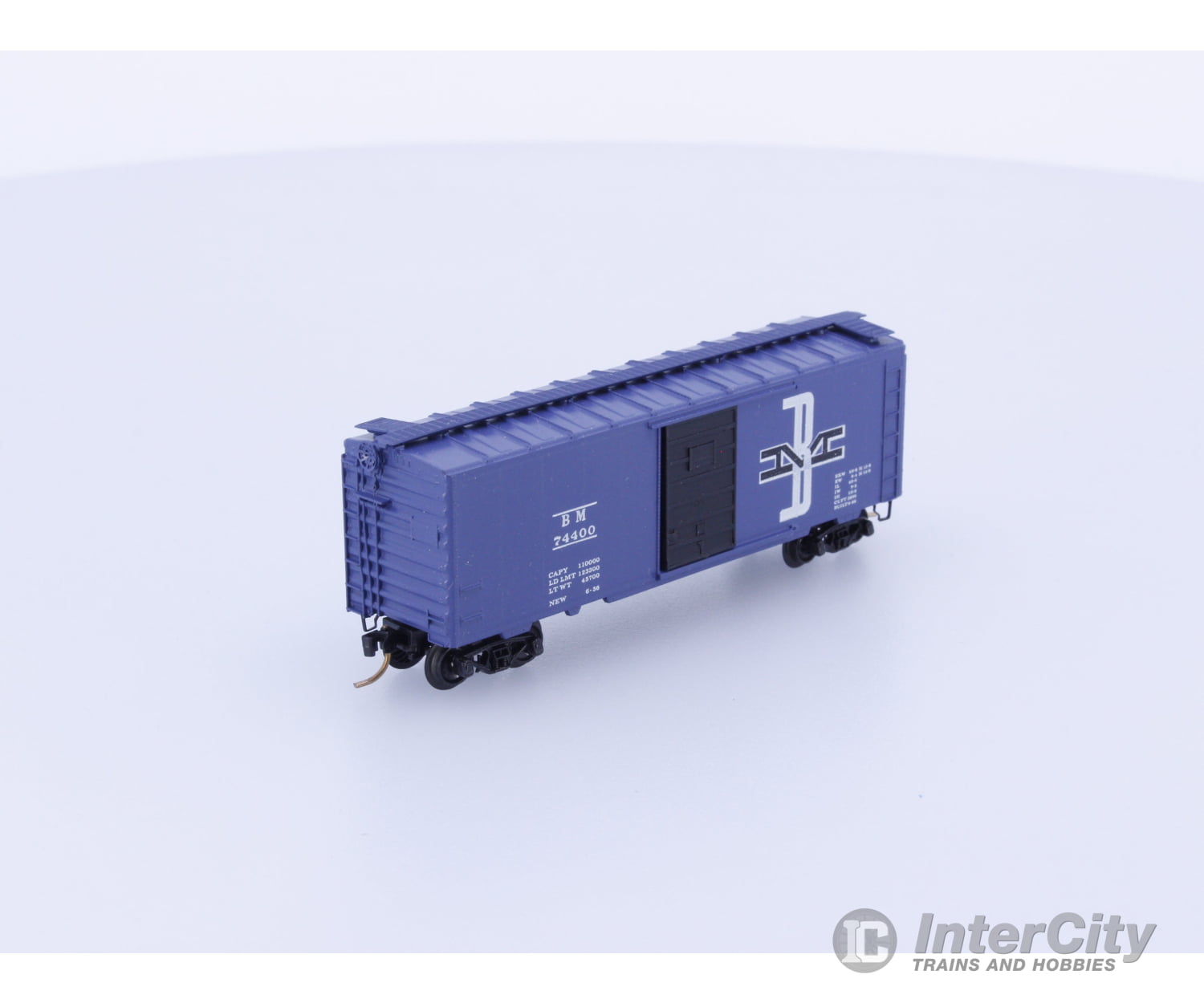 Micro Trains 20300 N 40’ Standard Box Car Single Door Boston and Maine (BM) 74400 Freight Cars
