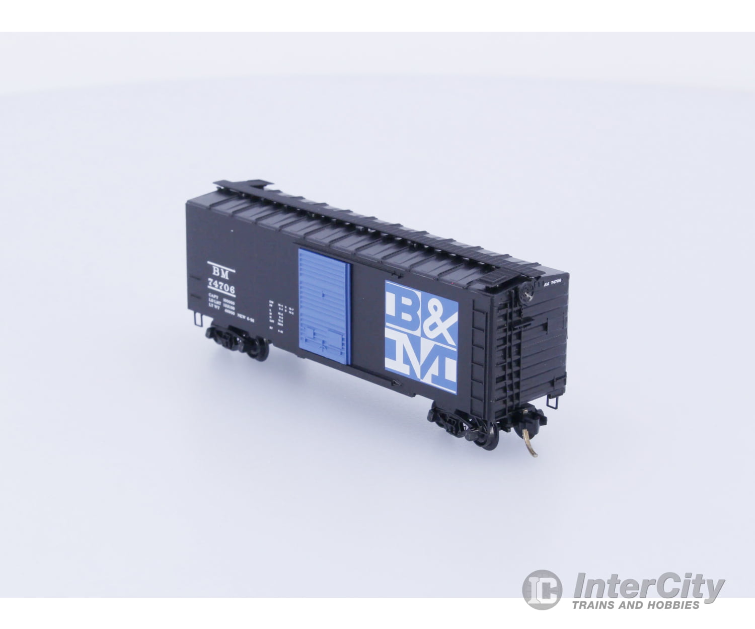 Micro Trains 20400 N 40’ Standard Box Car Single Door Boston and Maine (BM) 74706 Freight Cars