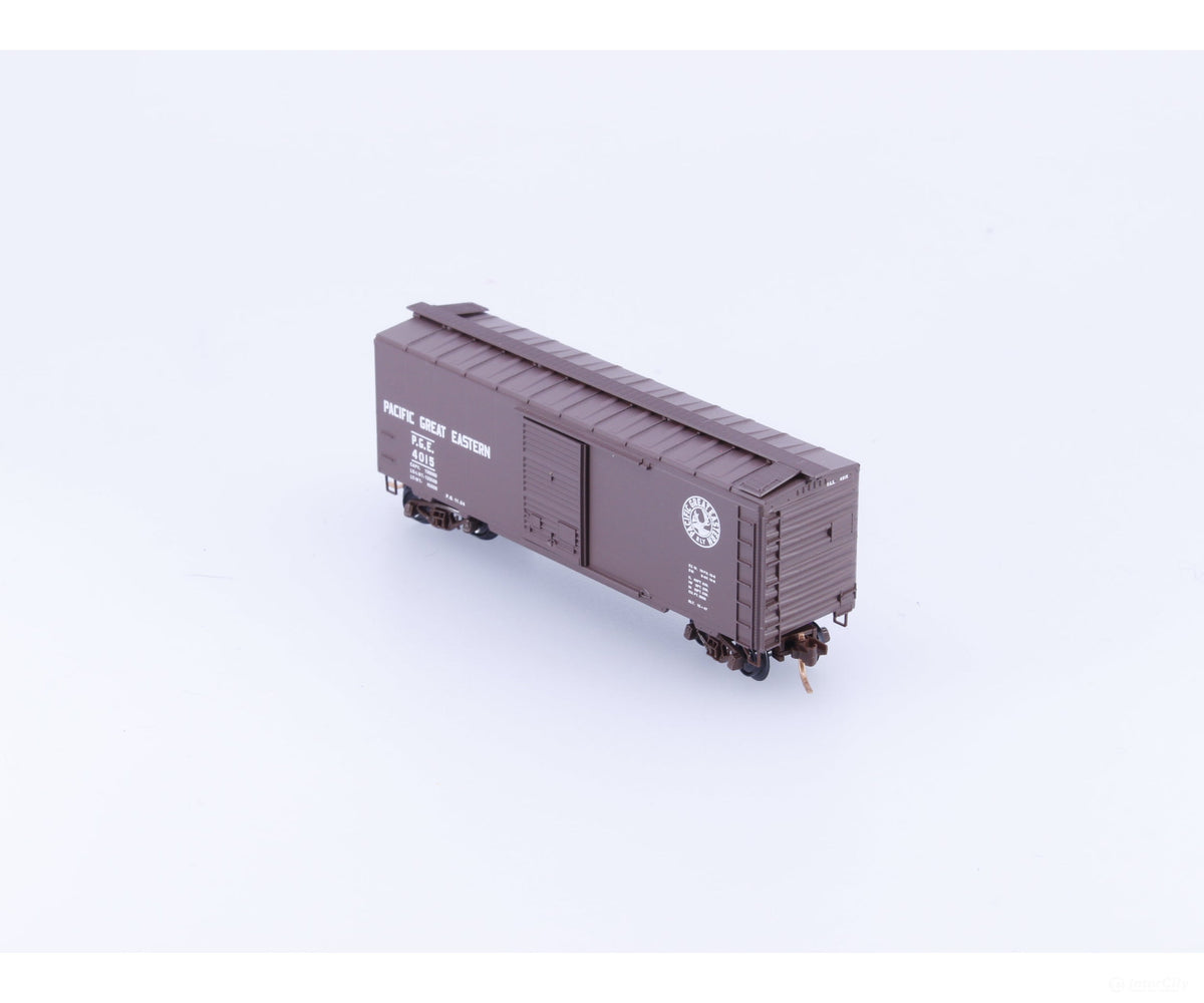 Micro Trains 20970 N Boxcar 40’ PS-1 Pacific Great Eastern (PGE) 4015 - Freight Cars