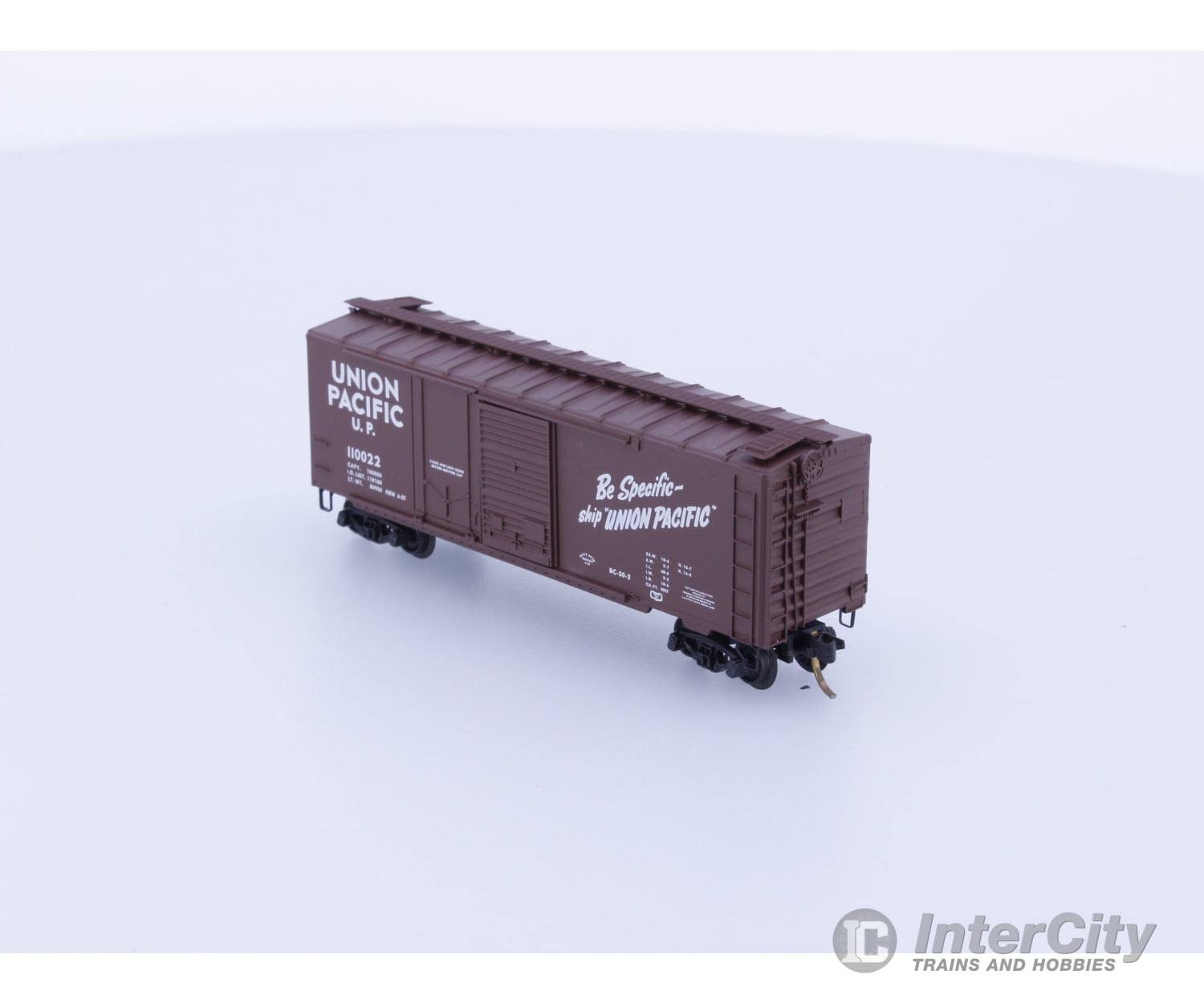 Micro Trains 22030 N 40’ Standard Box Car Plug & Sliding Door Union Pacific (UP) 110022 Freight Cars