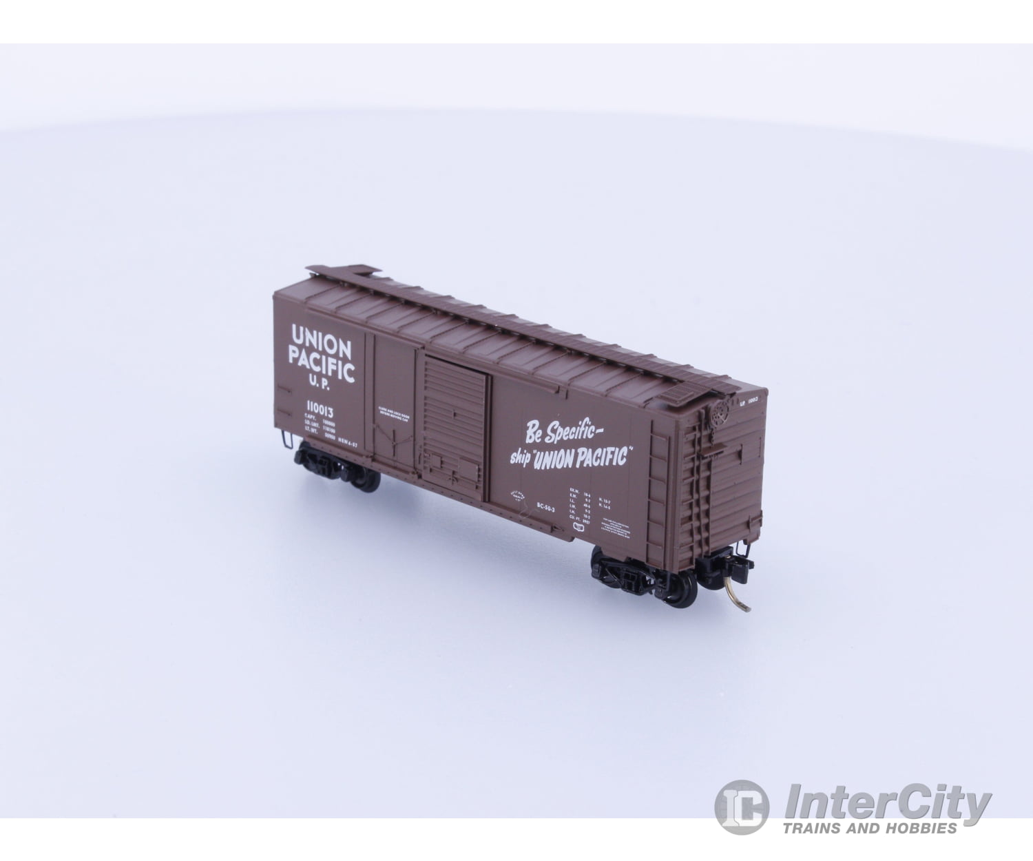 Micro Trains 22030 N 40’ Standard Box Car w/Plug and Sliding Door Union Pacific (UP) 110013 Freight Cars