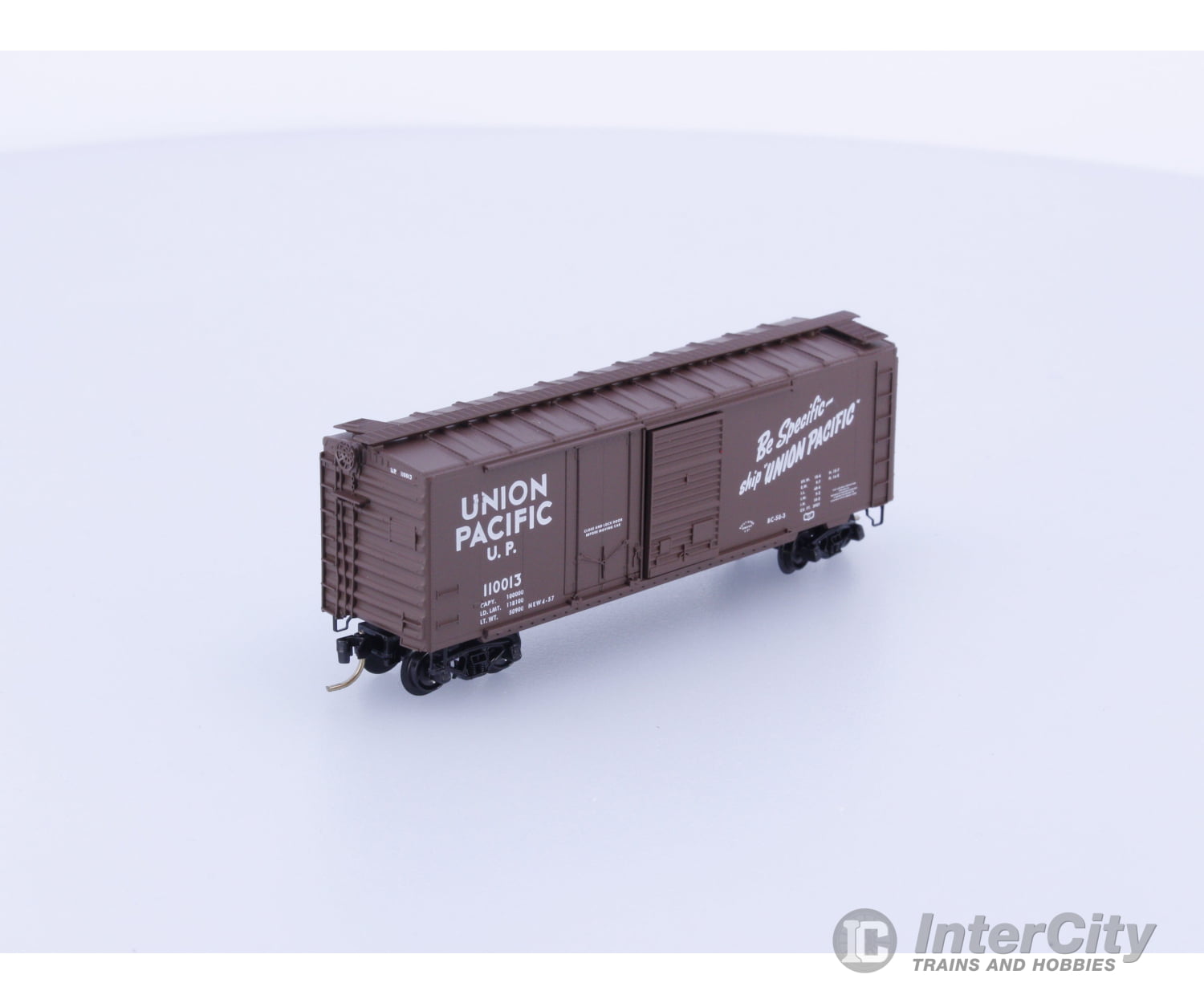 Micro Trains 22030 N 40’ Standard Box Car w/Plug and Sliding Door Union Pacific (UP) 110013 Freight Cars