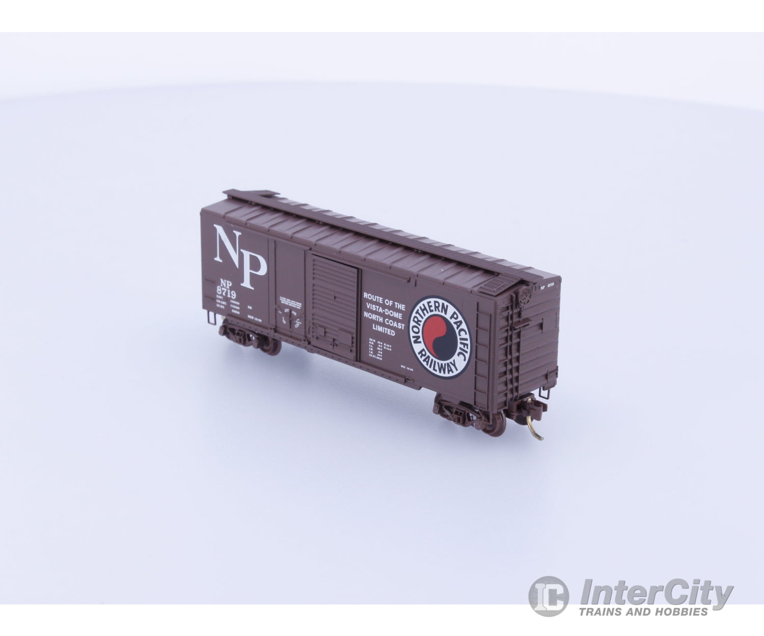 Micro Trains 22040 N 40’ Standard Box Car Plug & Sliding Door Northern Pacific (NP) 8719 Freight Cars