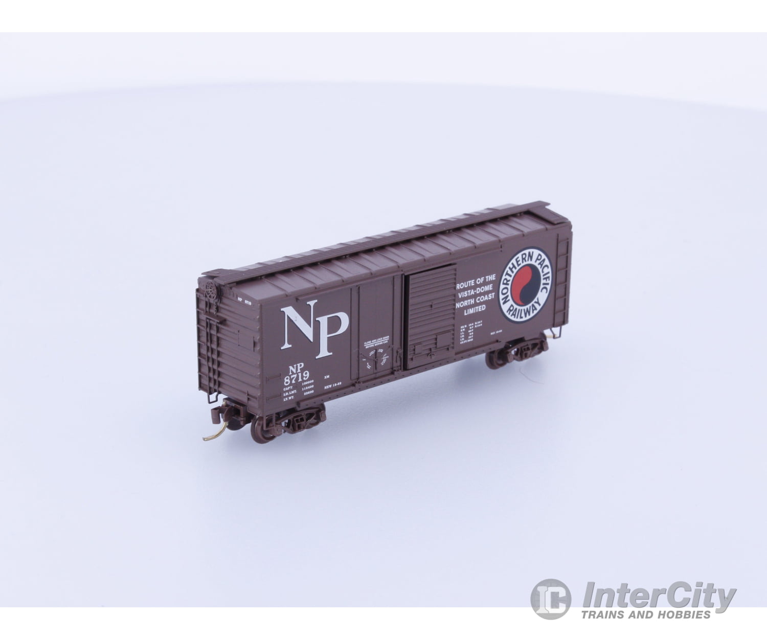 Micro Trains 22040 N 40’ Standard Box Car Plug & Sliding Door Northern Pacific (NP) 8719 Freight Cars