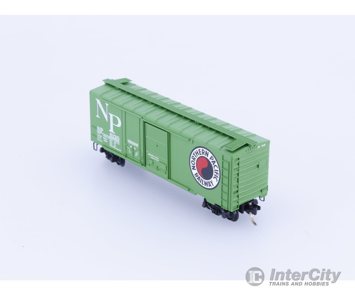 Micro Trains 22090 N 40’ Combination Door Boxcar Northern Pacific (NP) 8130 Freight Cars