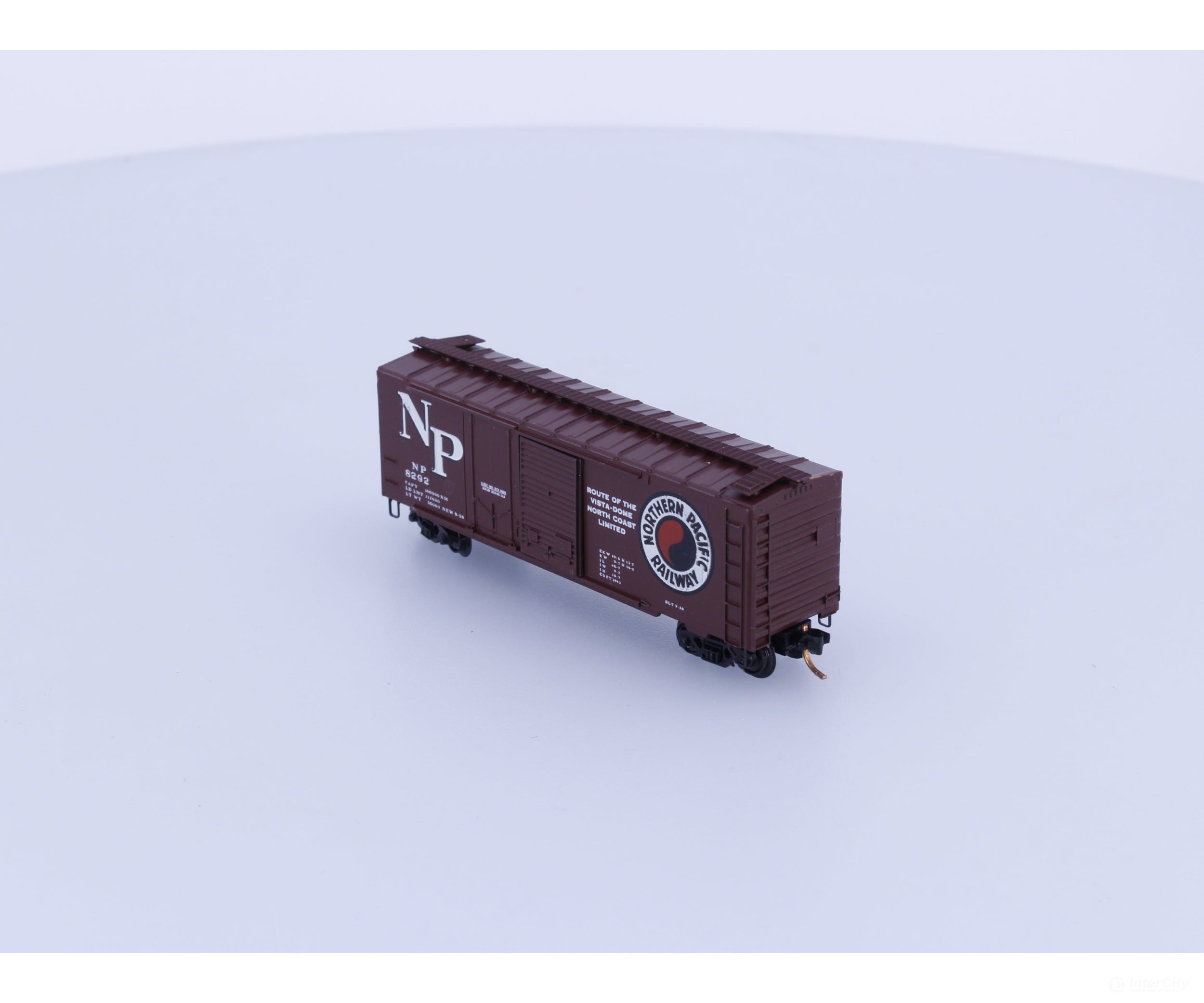 Micro Trains 22177-1 N 40’ Standard Box Car Plug & Sliding Door Northern Pacific (NP) 8292 (#2) Freight Cars