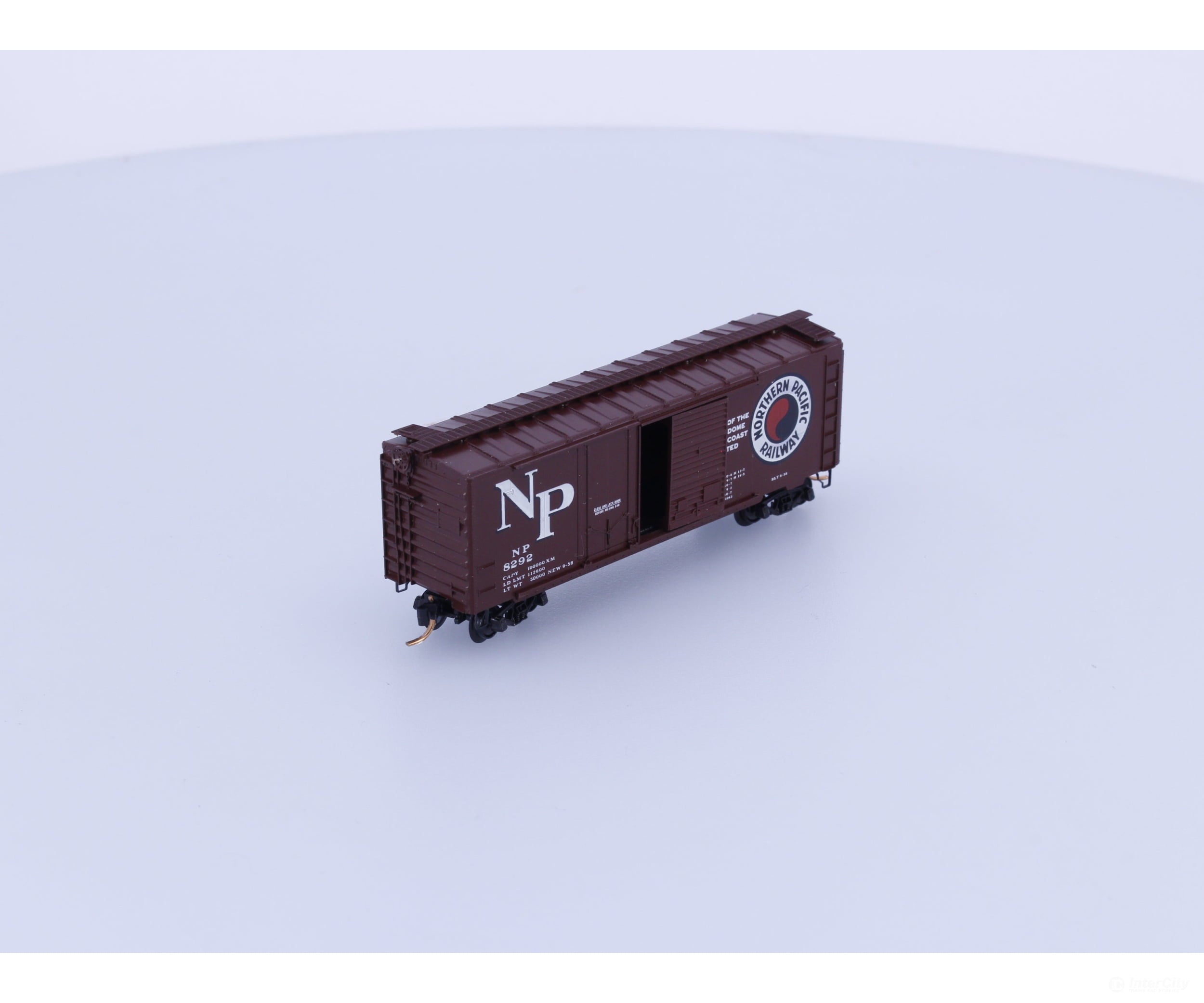 Micro Trains 22177-1 N 40’ Standard Box Car Plug & Sliding Door Northern Pacific (NP) 8292 (#3) Freight Cars