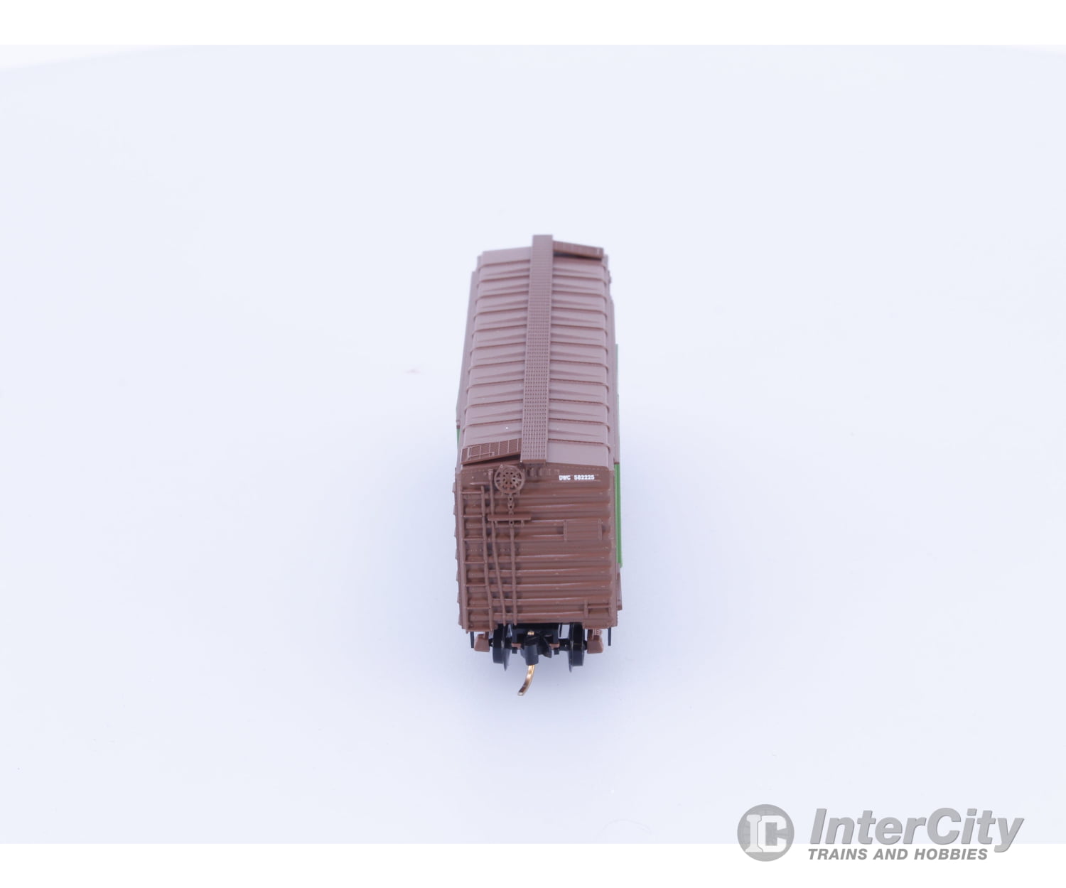 Micro Trains 23260 N 40’ Standard Box Car Double Doors Duluth Winnipeg and Pacific (DWP) 582225 Freight Cars