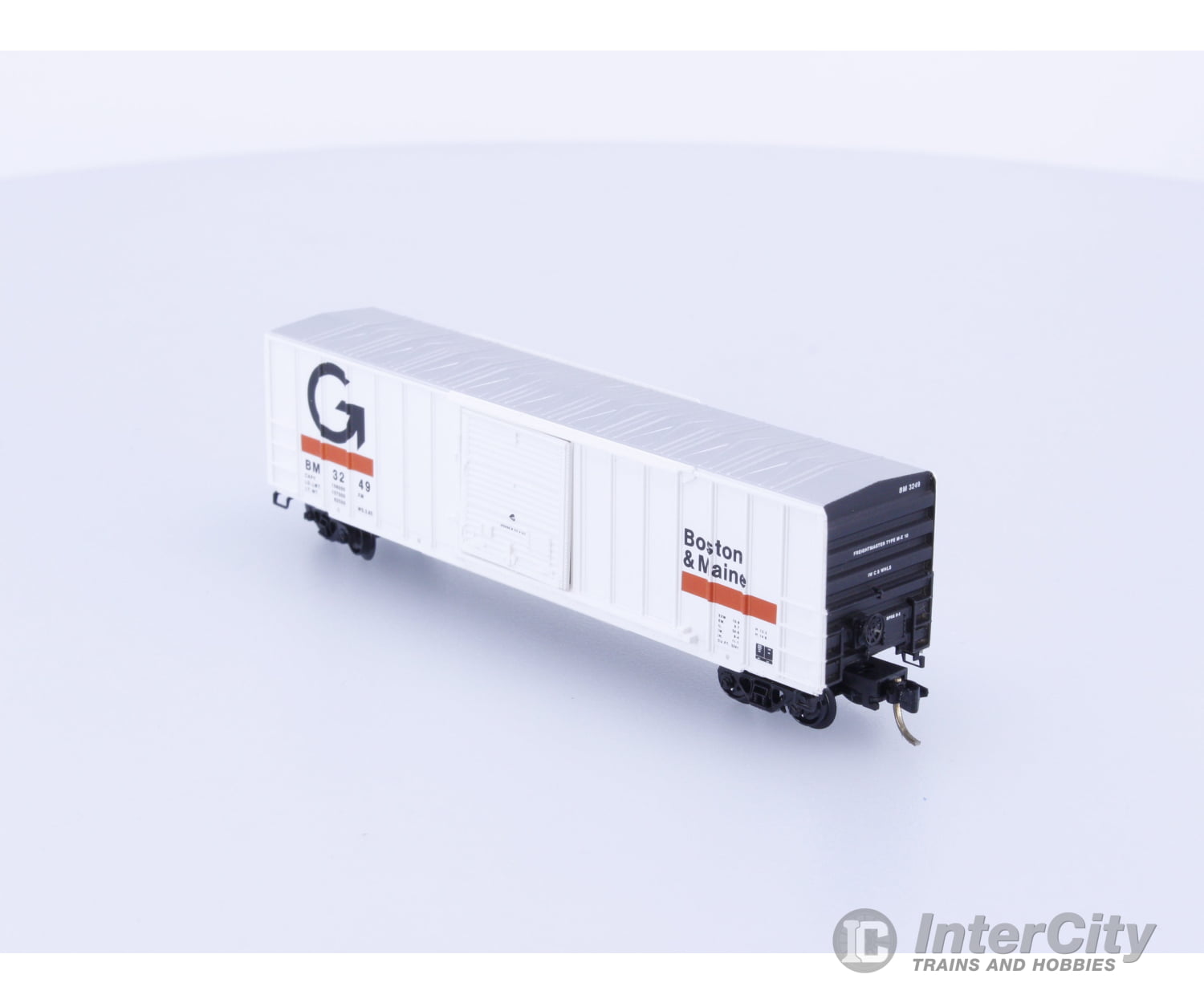 Micro Trains 25400 N 50’ Rib Side Box Car Single Door Boston and Maine (BM) 3249 Freight Cars