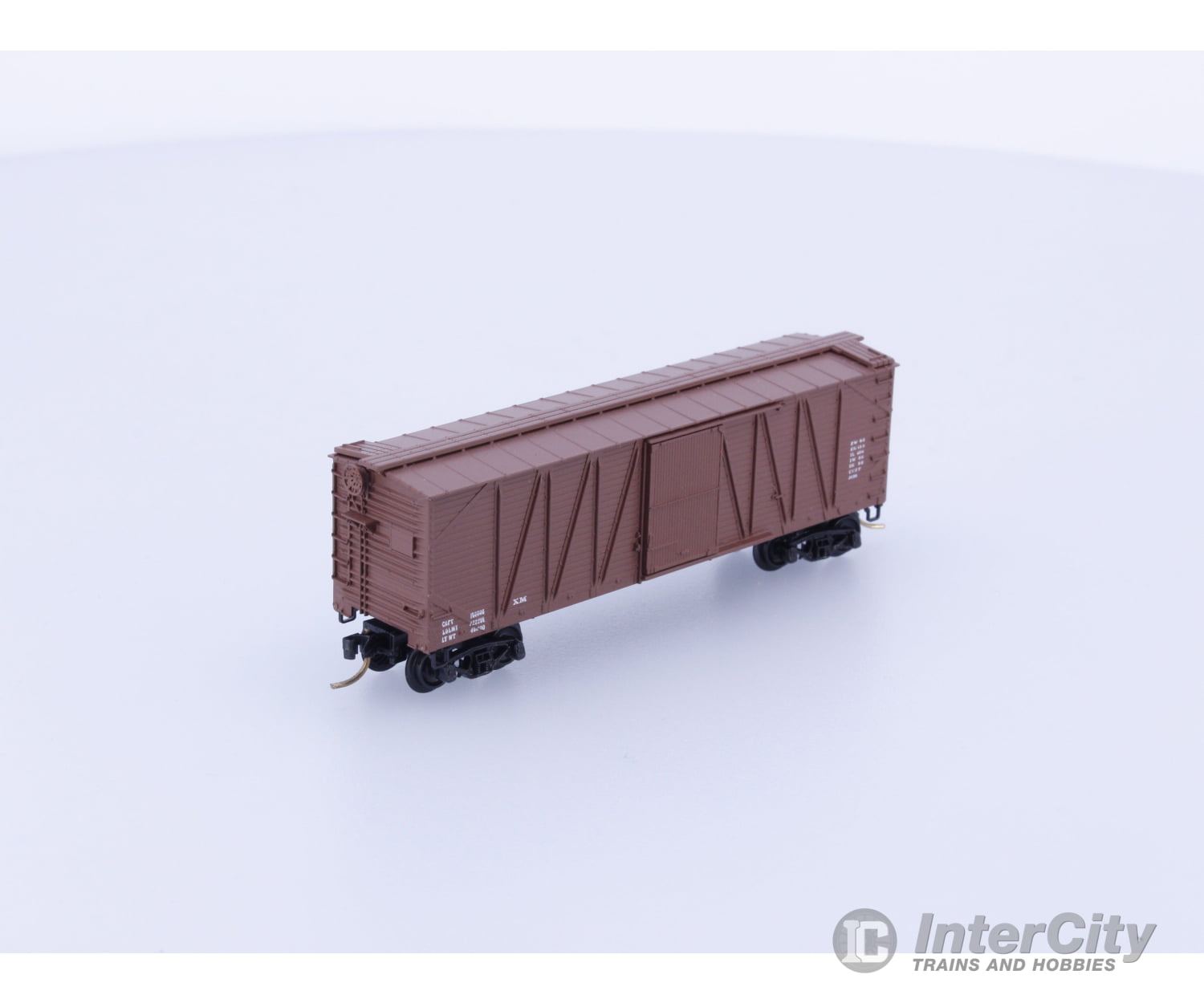 Micro Trains 28000 N 40’ Outside Braced Box Car Freight Cars