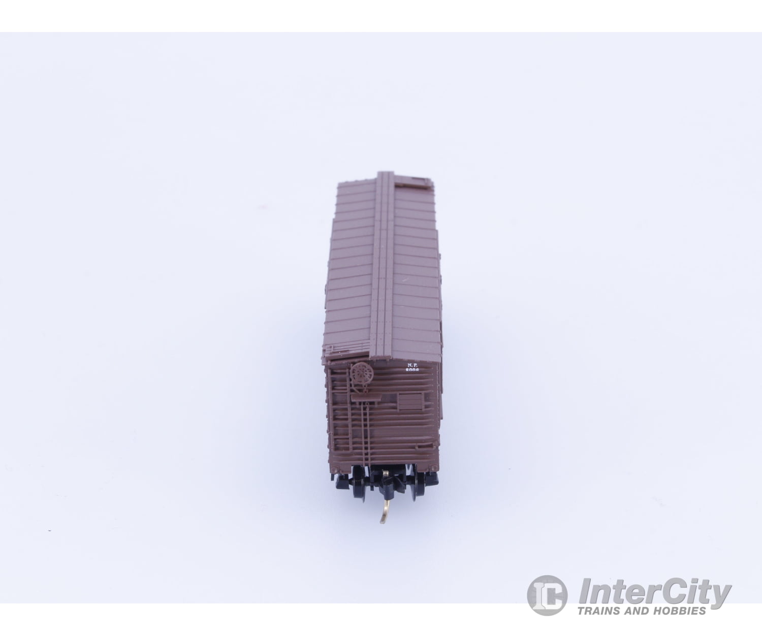 Micro Trains 29030 N 40’ Wood Sheathed Outside Braced Boxcar Northern Pacific (NP) 8008 Freight Cars
