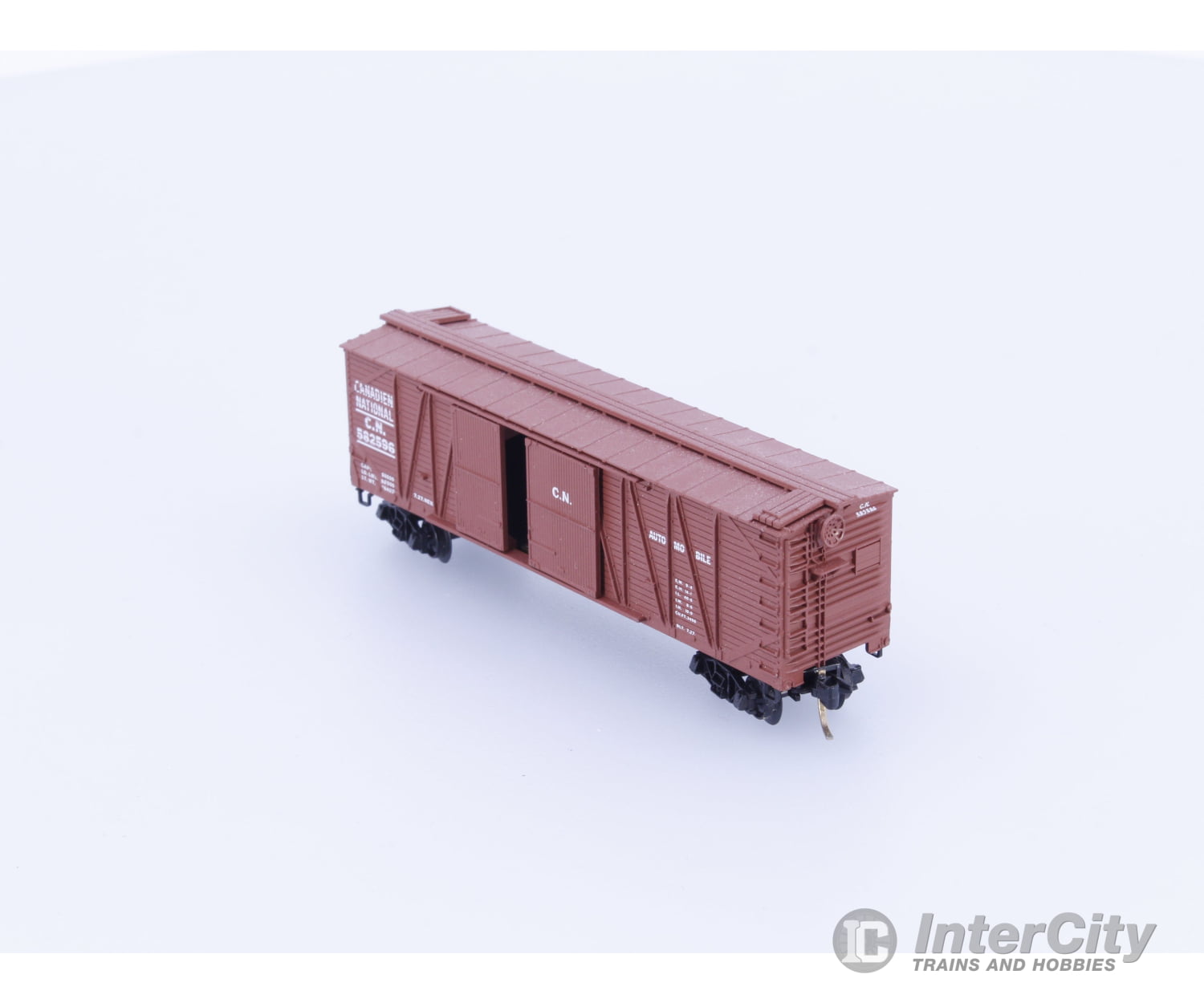 Micro Trains 29070 N 40’ Outside Braced Box Car Canadian National (CN) 582596 Freight Cars